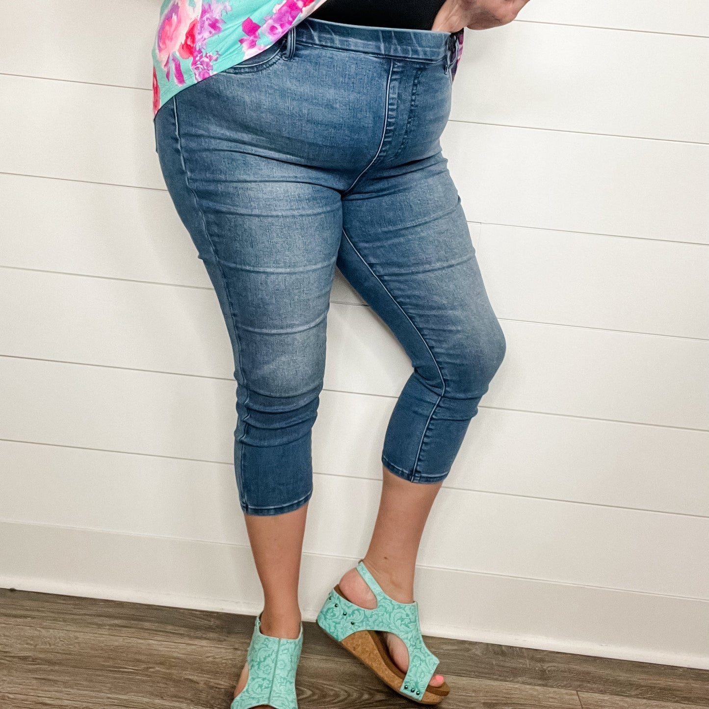 Judy Blue "Other Side of the Pillow" Pull On Cooling Denim Capris