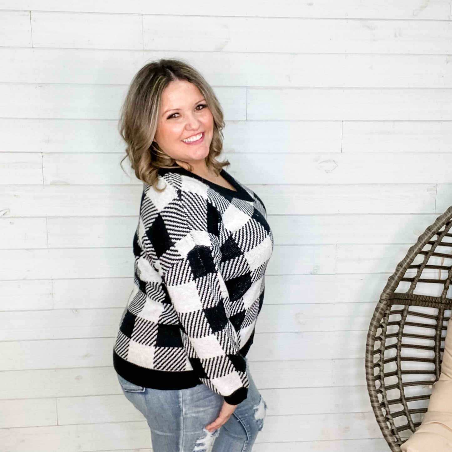 Long Sleeve Checkered V Neck Sweater (Black & White)