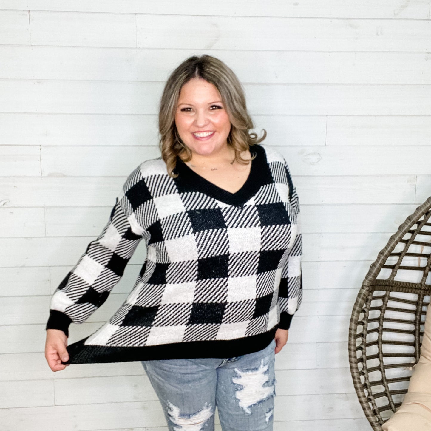 Long Sleeve Checkered V Neck Sweater (Black & White)