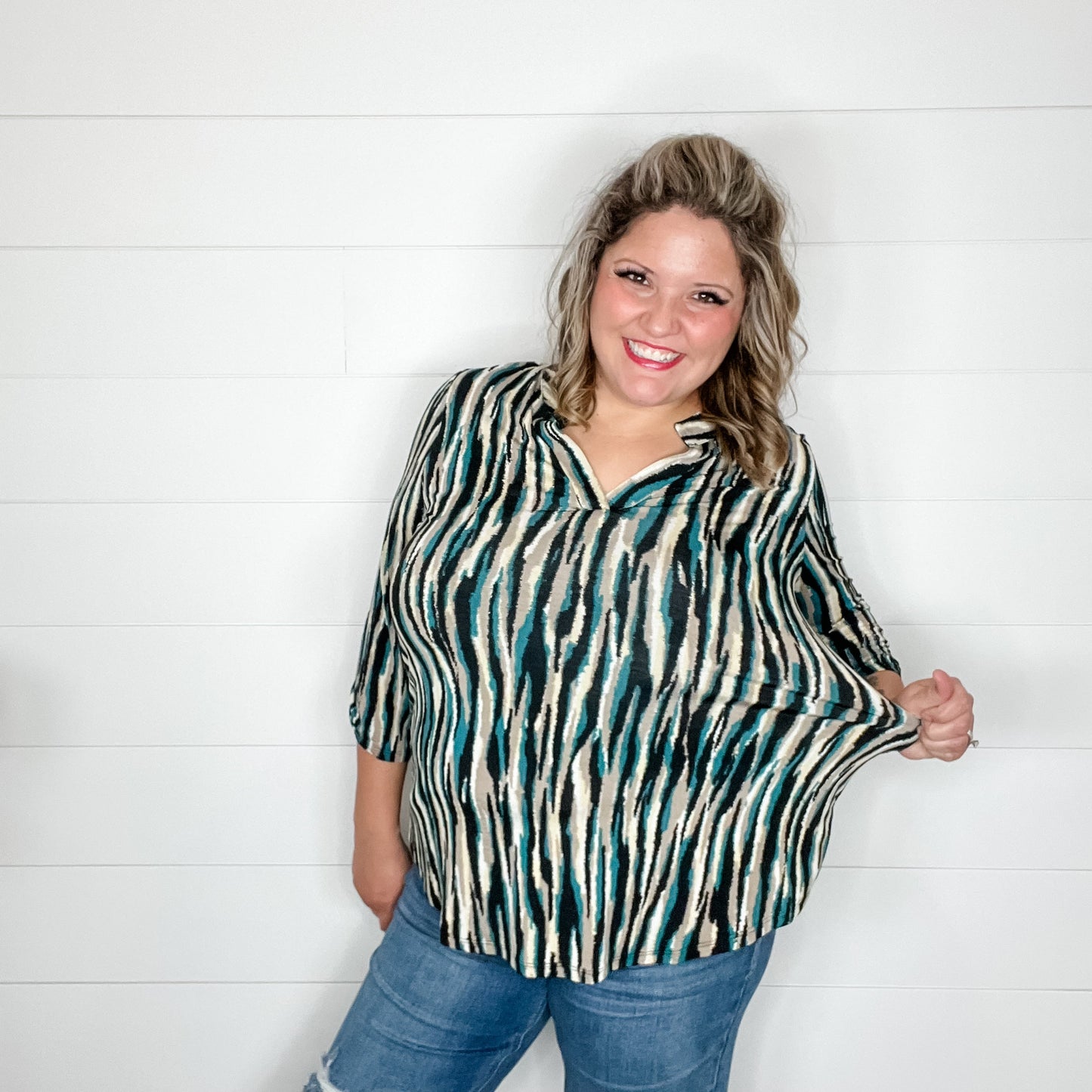 "Merchant" Lizzy 3/4 Sleeve Split Neck