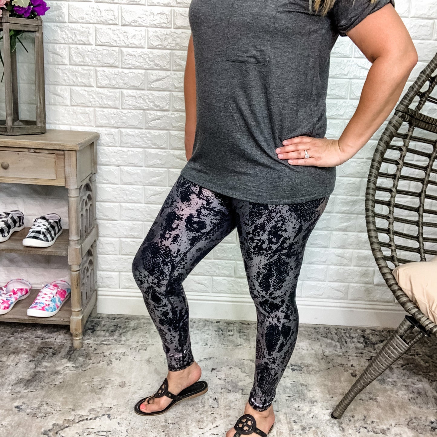 Metallic Snake Skin Print Hi-Waisted Work Out Leggings (2 Colors)