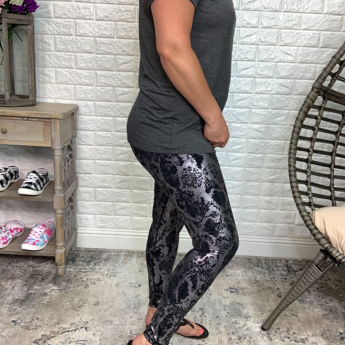 Metallic Snake Skin Print Hi-Waisted Work Out Leggings (2 Colors)