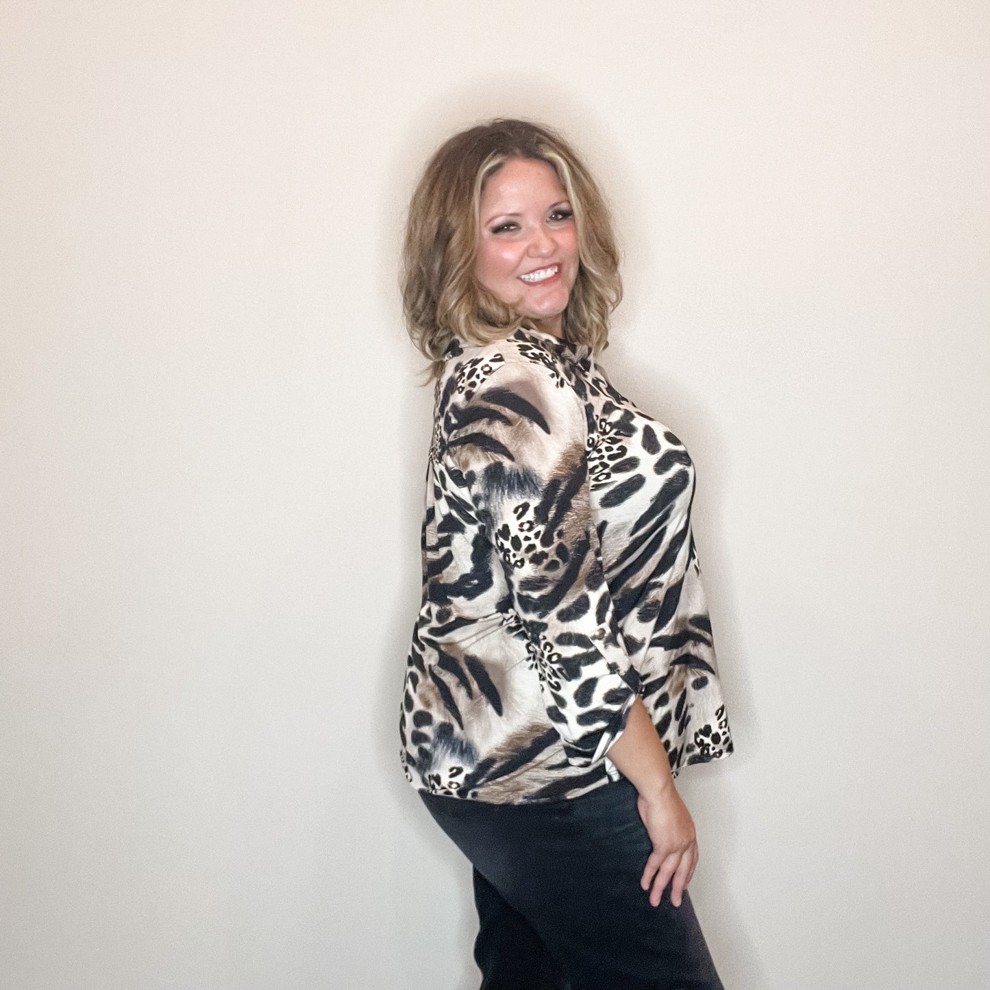 "Monday" Lizzy 3/4 Sleeve Split Neck