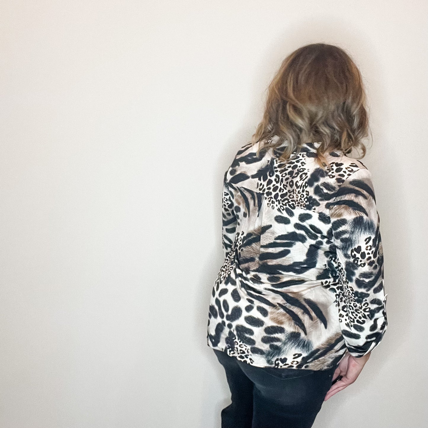 "Monday" Lizzy 3/4 Sleeve Split Neck