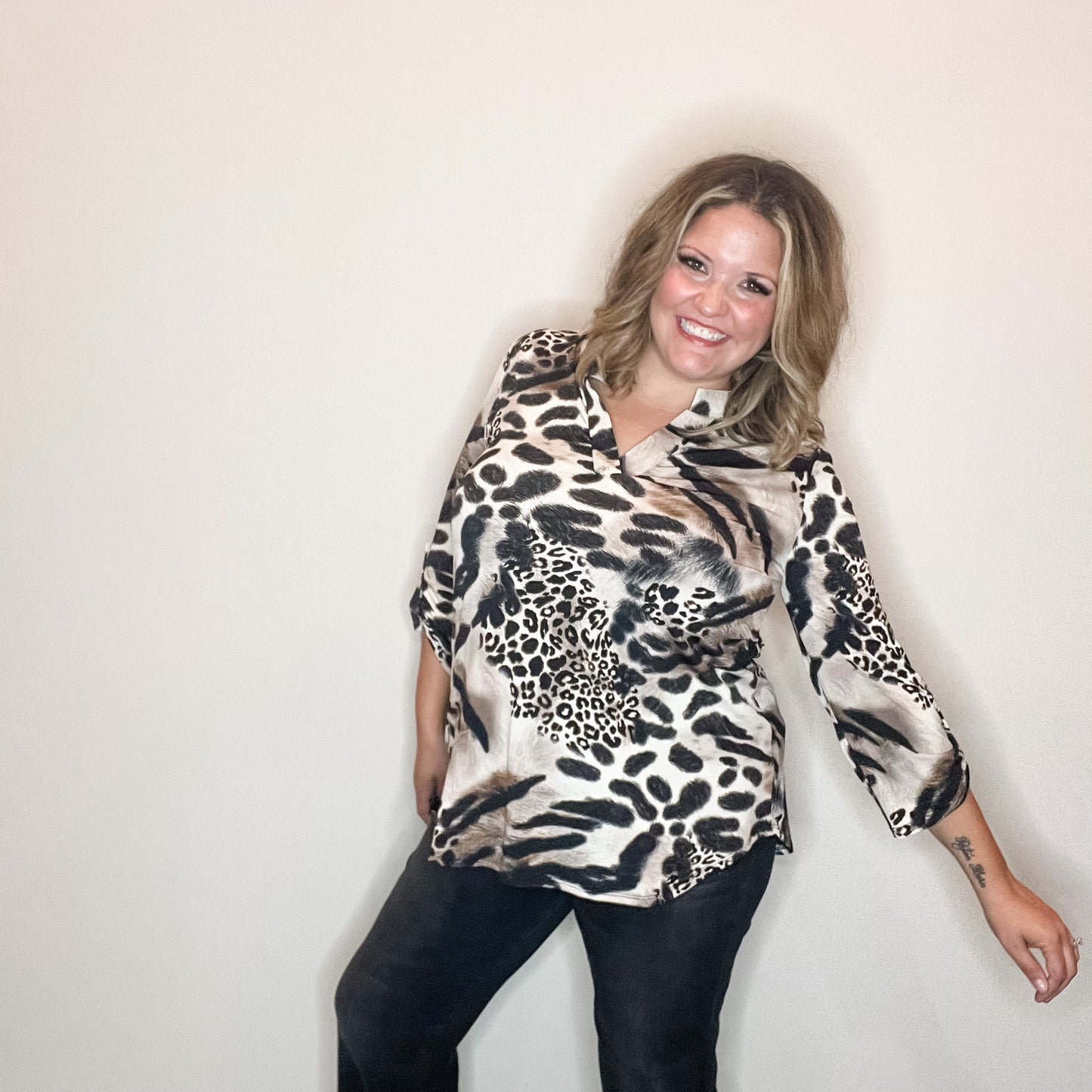 "Monday" Lizzy 3/4 Sleeve Split Neck