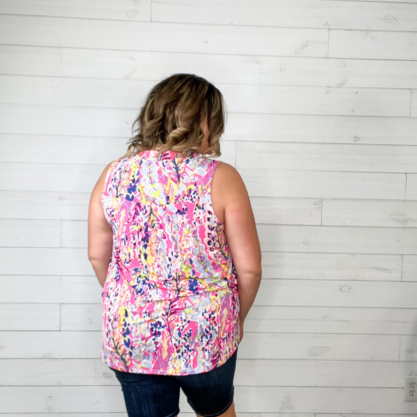 "Nick" Sleeveless Split Neck