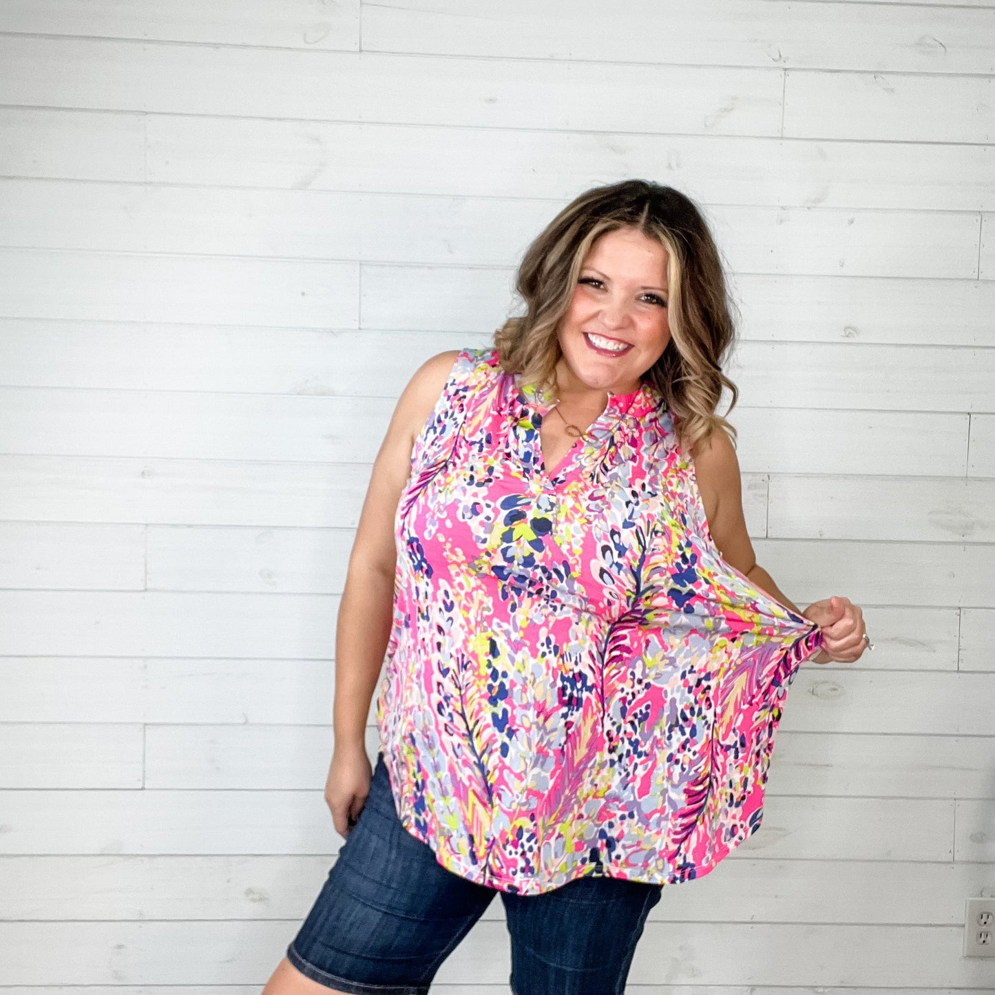 "Nick" Sleeveless Split Neck