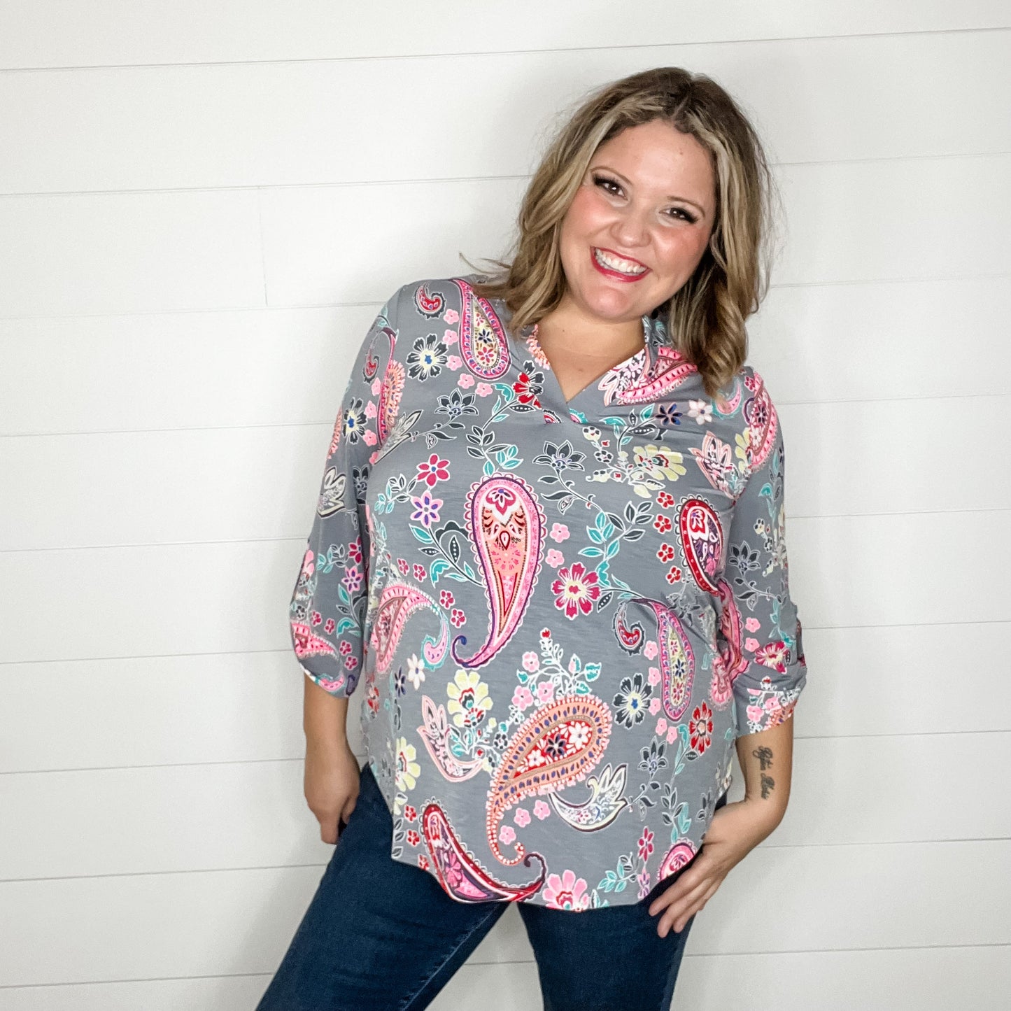 "Norton" Lizzy 3/4 Sleeve Split Neck