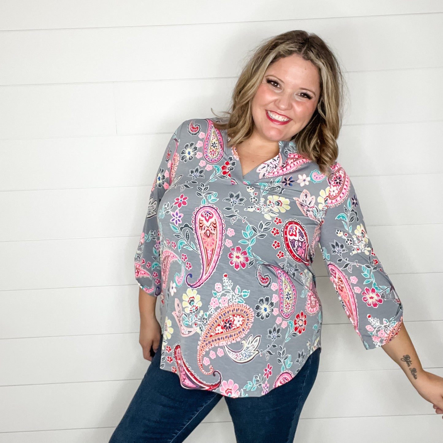 "Norton" Lizzy 3/4 Sleeve Split Neck