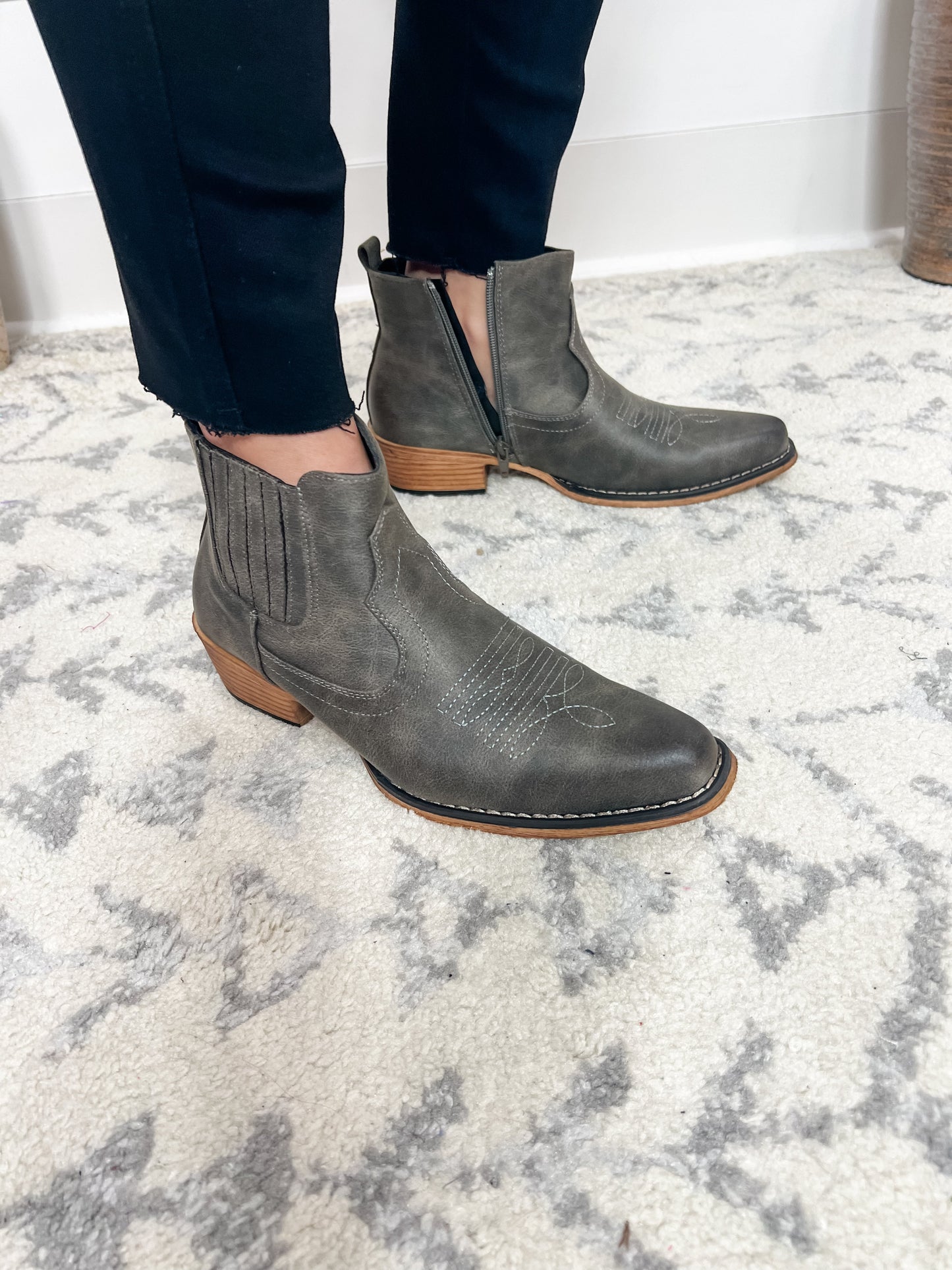 Pierre Dumas "Kaylee" Vegan Leather Side Zip Bootie (Charcoal)