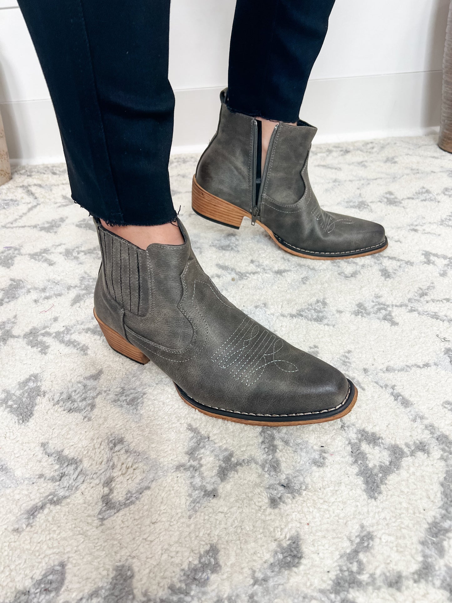 Pierre Dumas "Kaylee" Vegan Leather Side Zip Bootie (Charcoal)