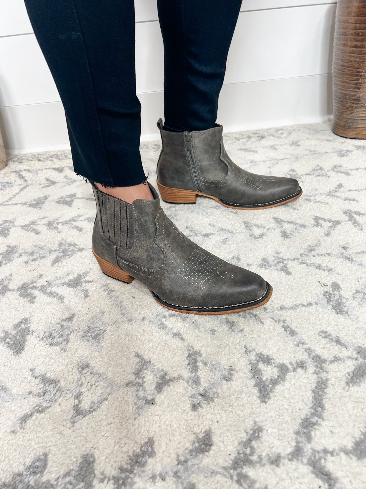 Pierre Dumas "Kaylee" Vegan Leather Side Zip Bootie (Charcoal)