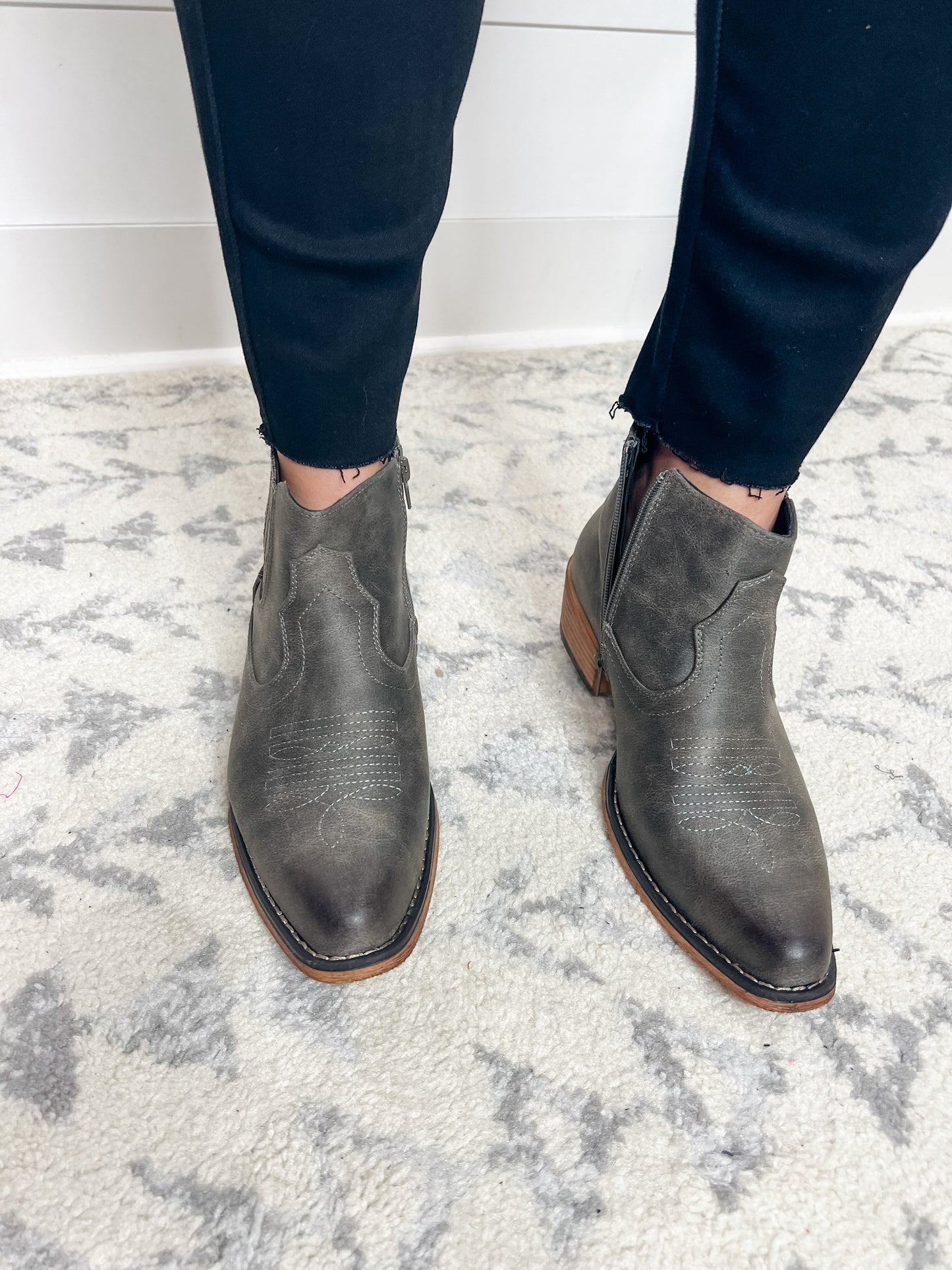 Pierre Dumas "Kaylee" Vegan Leather Side Zip Bootie (Charcoal)