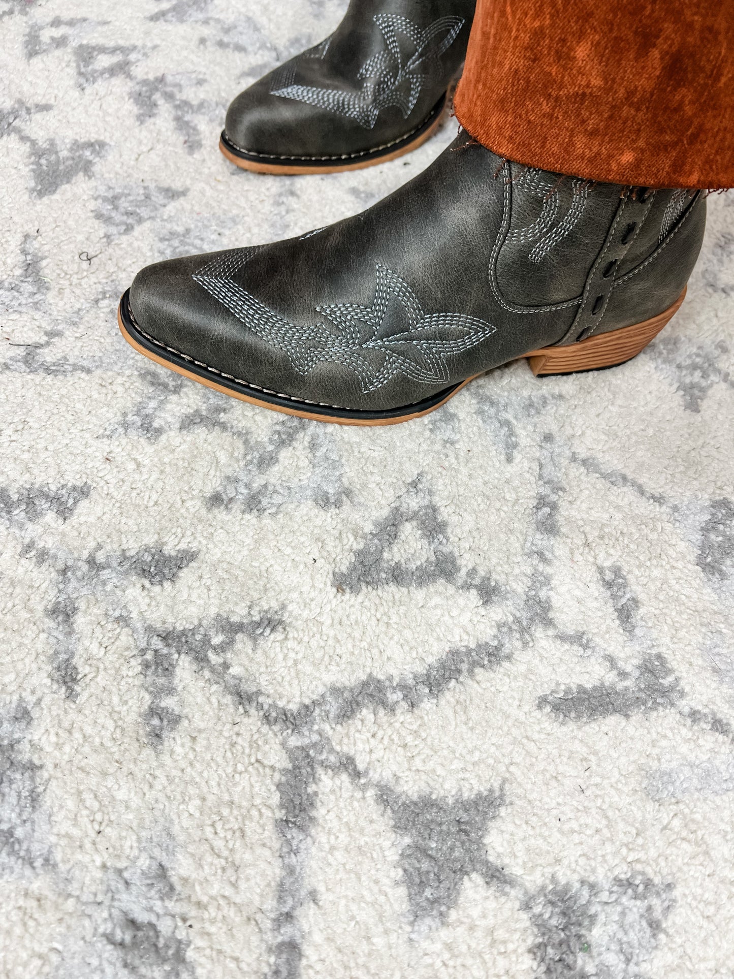 Pierre Dumas "Kaylee" Vegan Leather Side Zipper Bootie (Charcoal)