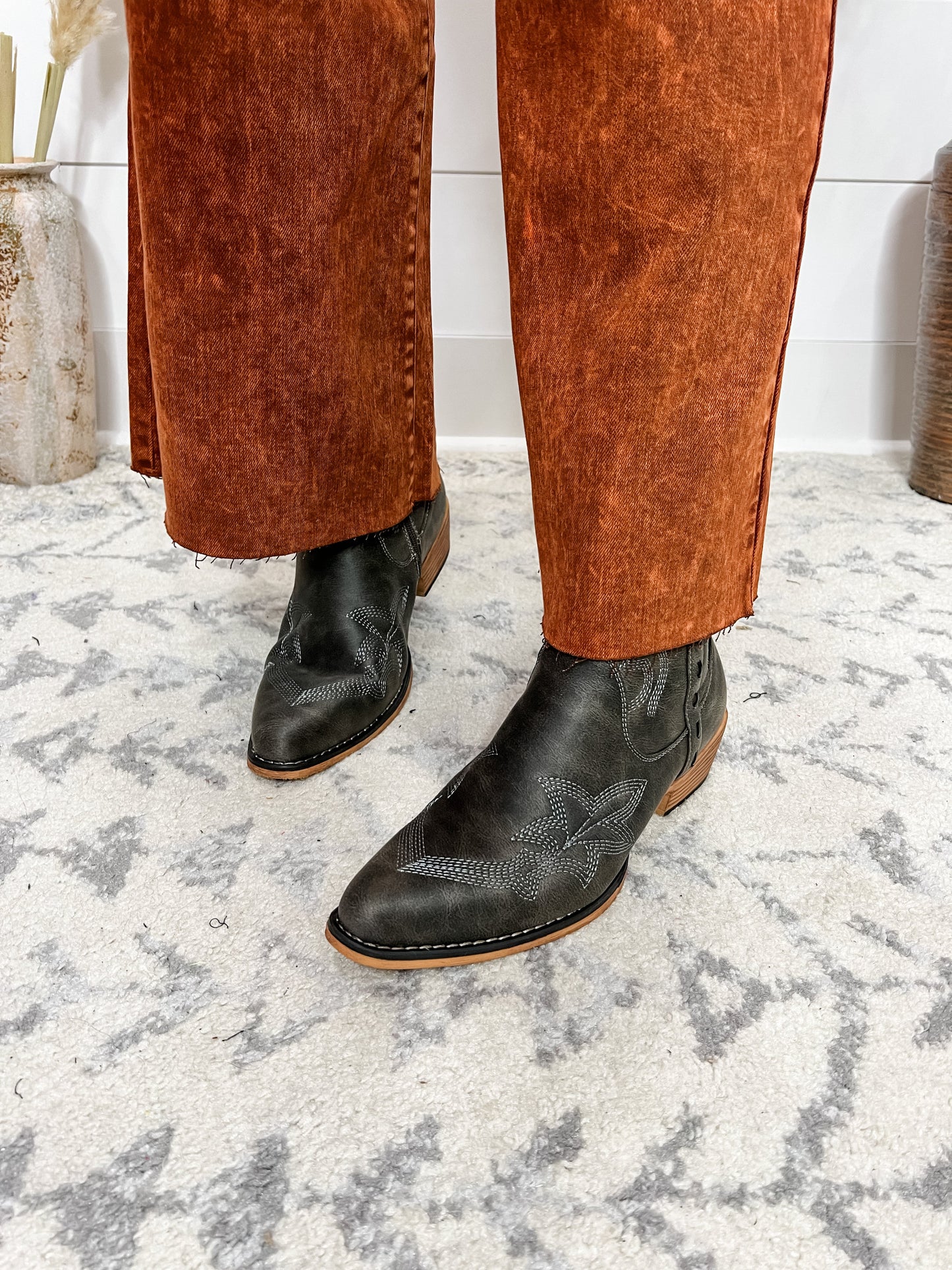 Pierre Dumas "Kaylee" Vegan Leather Side Zipper Bootie (Charcoal)