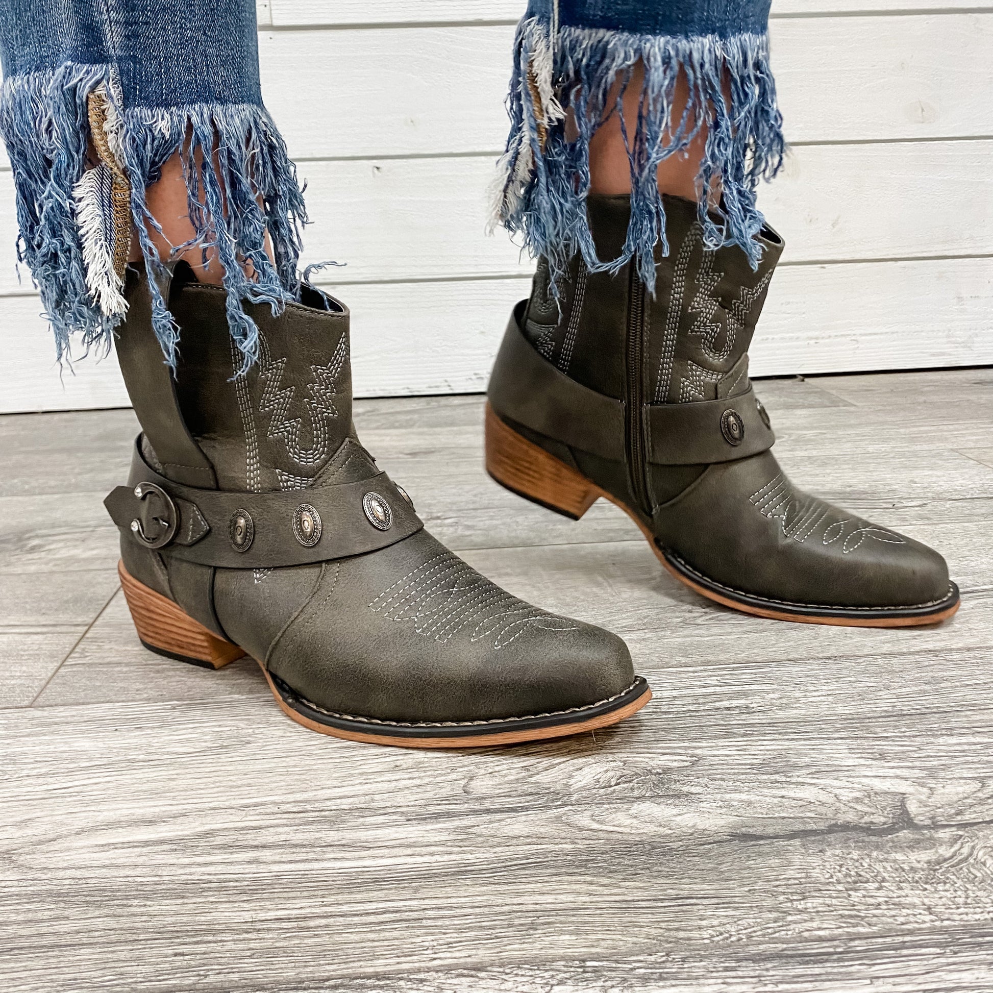 Pierre Dumas "Kaylee" Western Style Bootie (Charcoal)