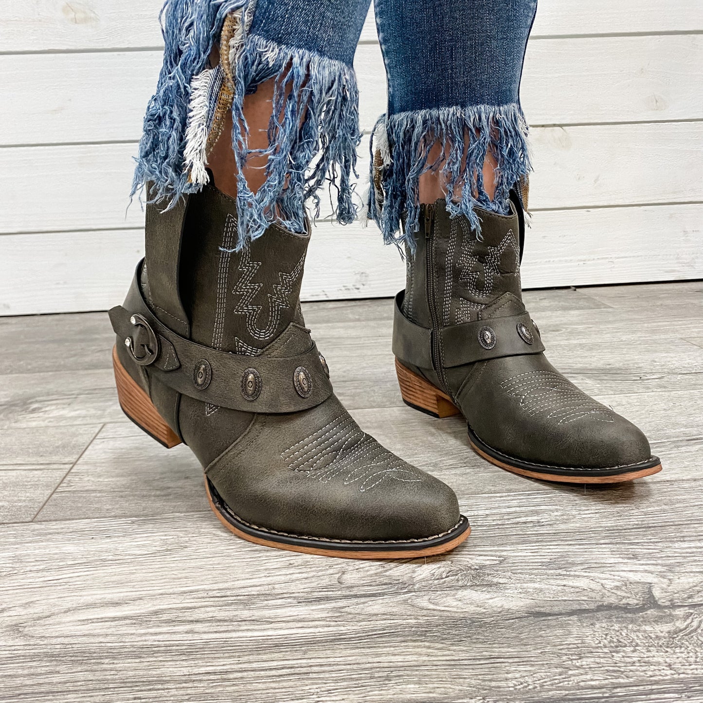 Pierre Dumas "Kaylee" Western Style Bootie (Charcoal)