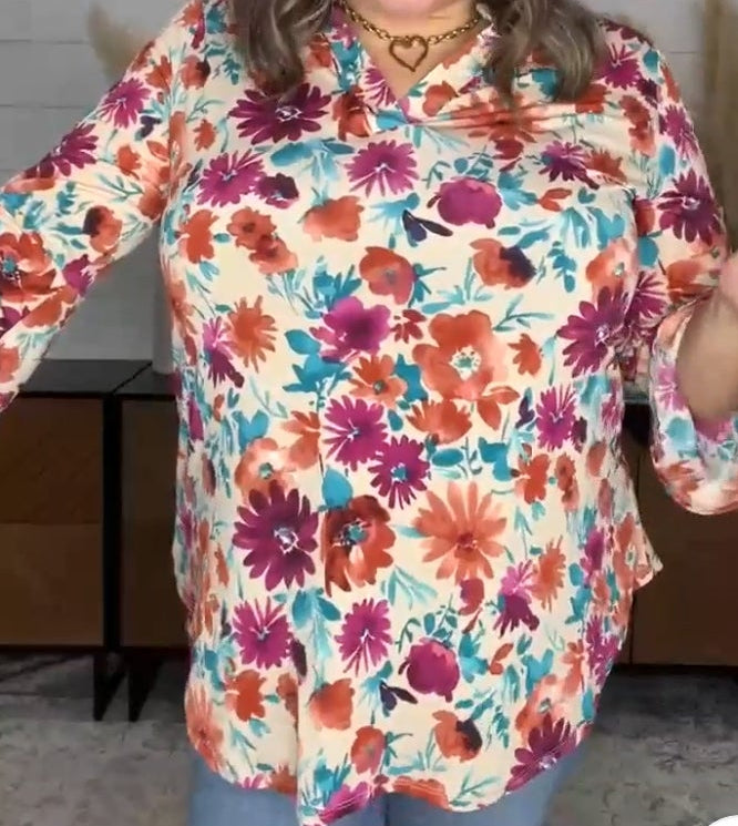 "Chlorine" Tiered Bell Sleeve Split Neck