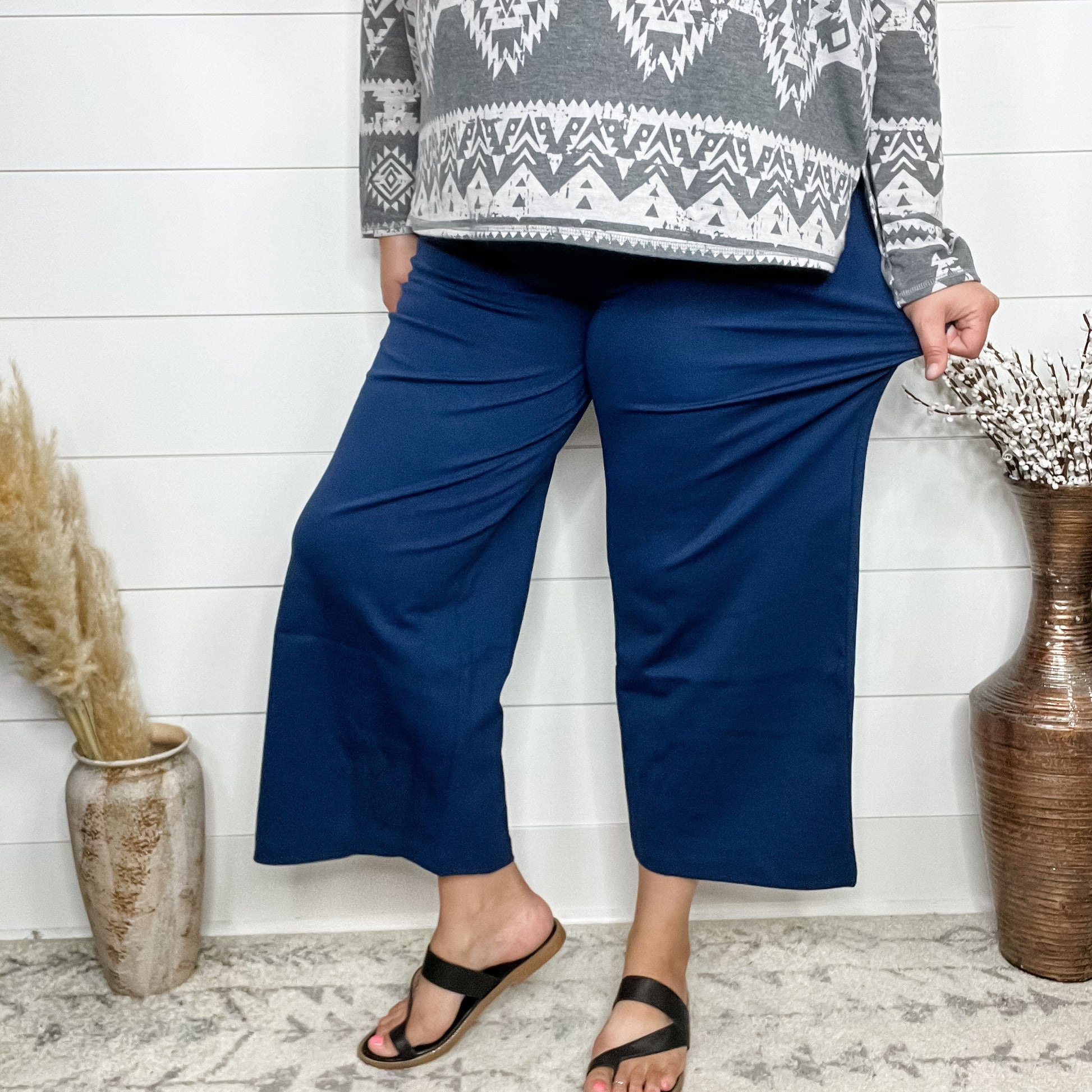 "Slight of Hand" Pull On Wide Leg Crop Trousers (Navy)