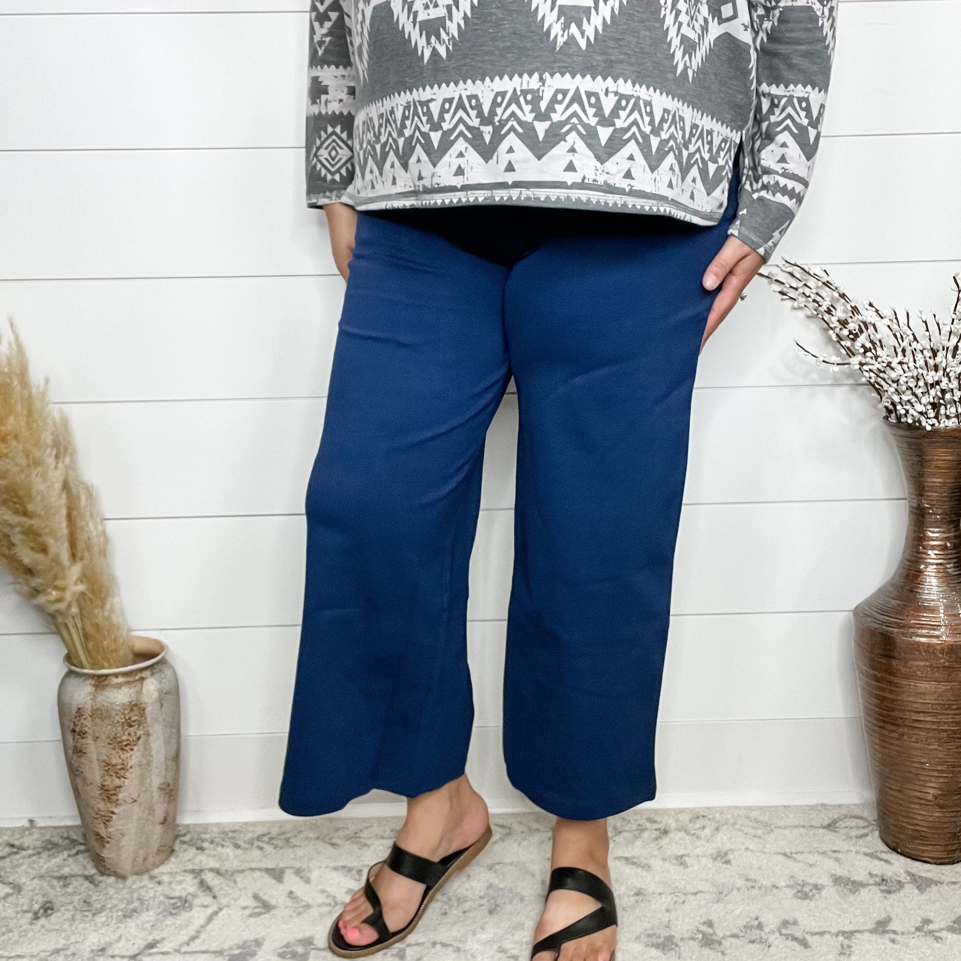 "Slight of Hand" Pull On Wide Leg Crop Trousers (Navy)