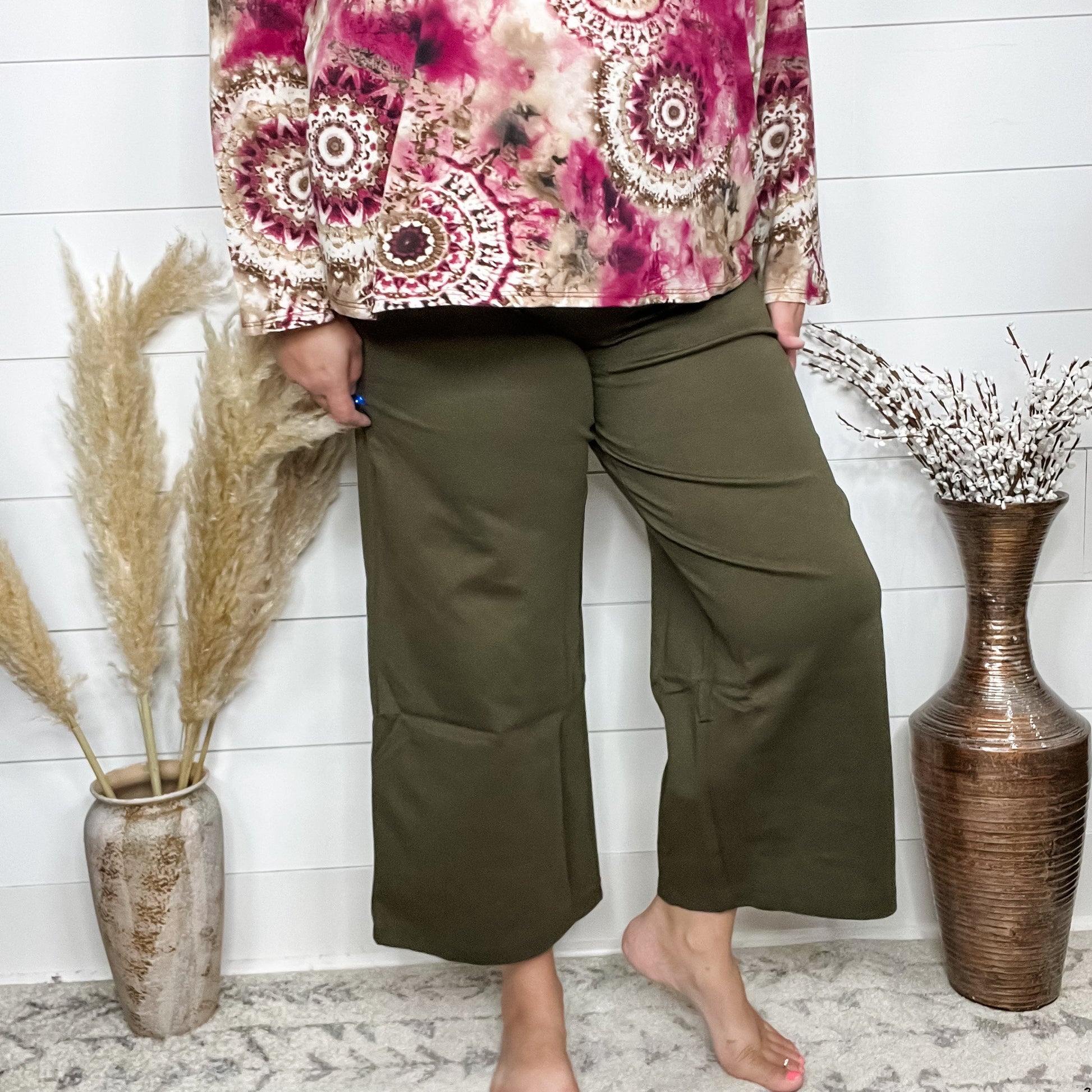 "Slight of Hand" Pull On Wide Leg Crop Trousers (Olive)