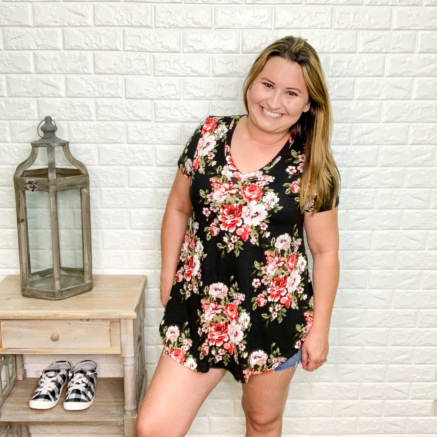 "Tanya" Floral V-Neck (Black/Red)