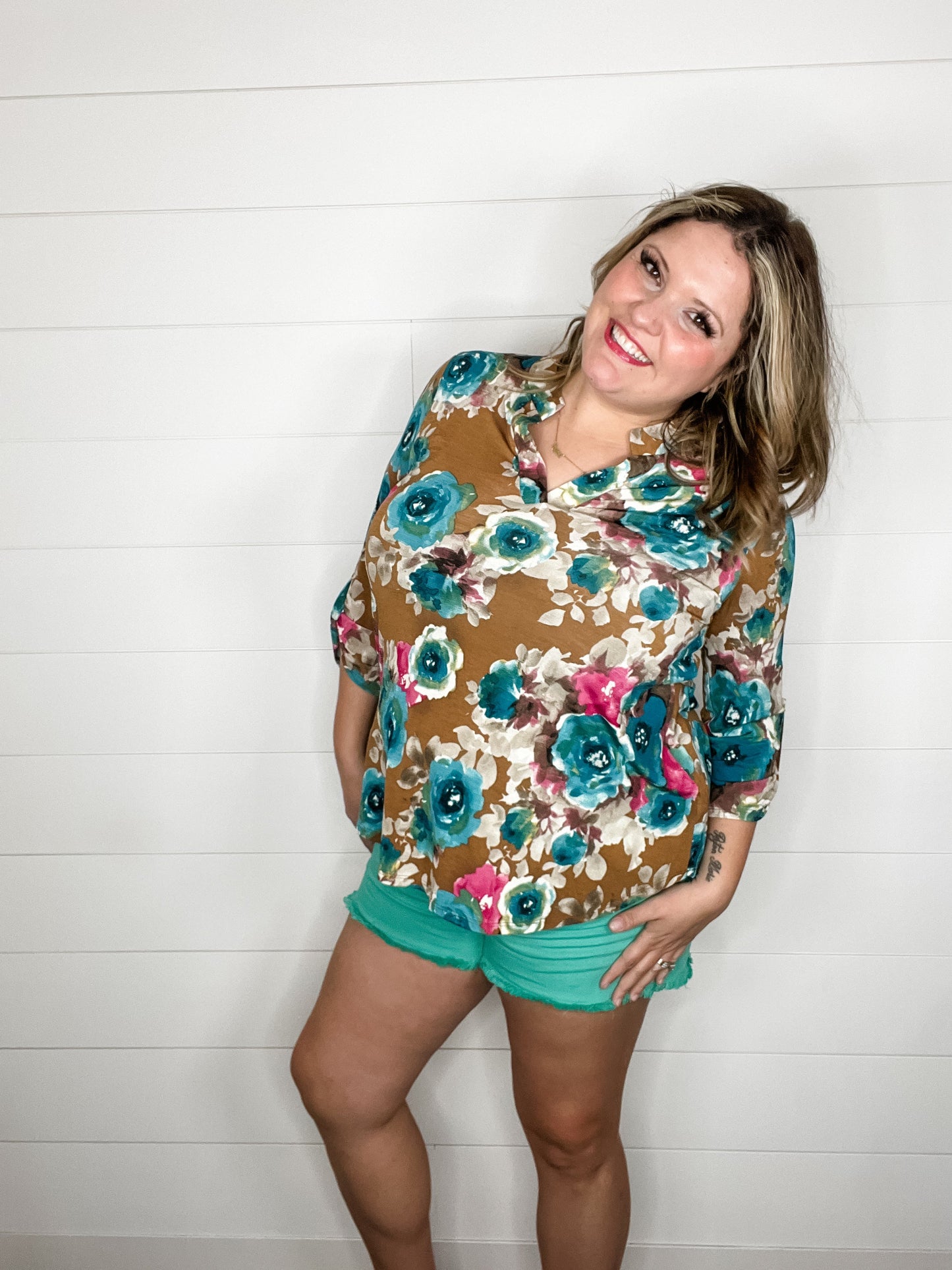 "Trenton" Floral Lizzy 3/4 Sleeve Split Neck