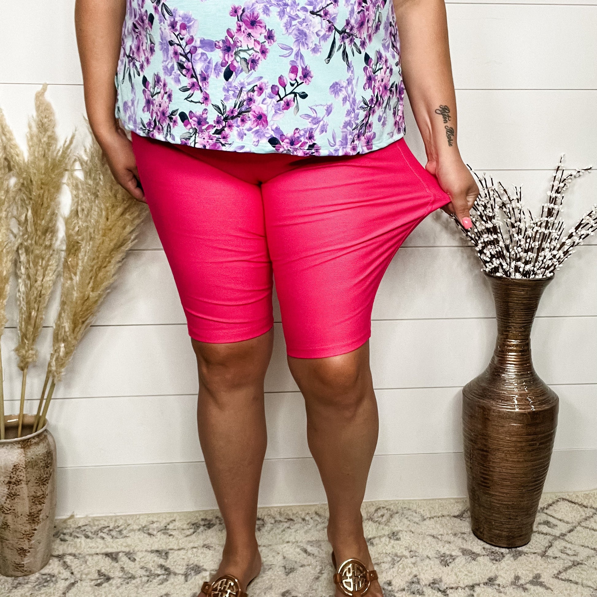 Trousers that Feel Like Jeggings Bermuda Shorts (Fuchsia)