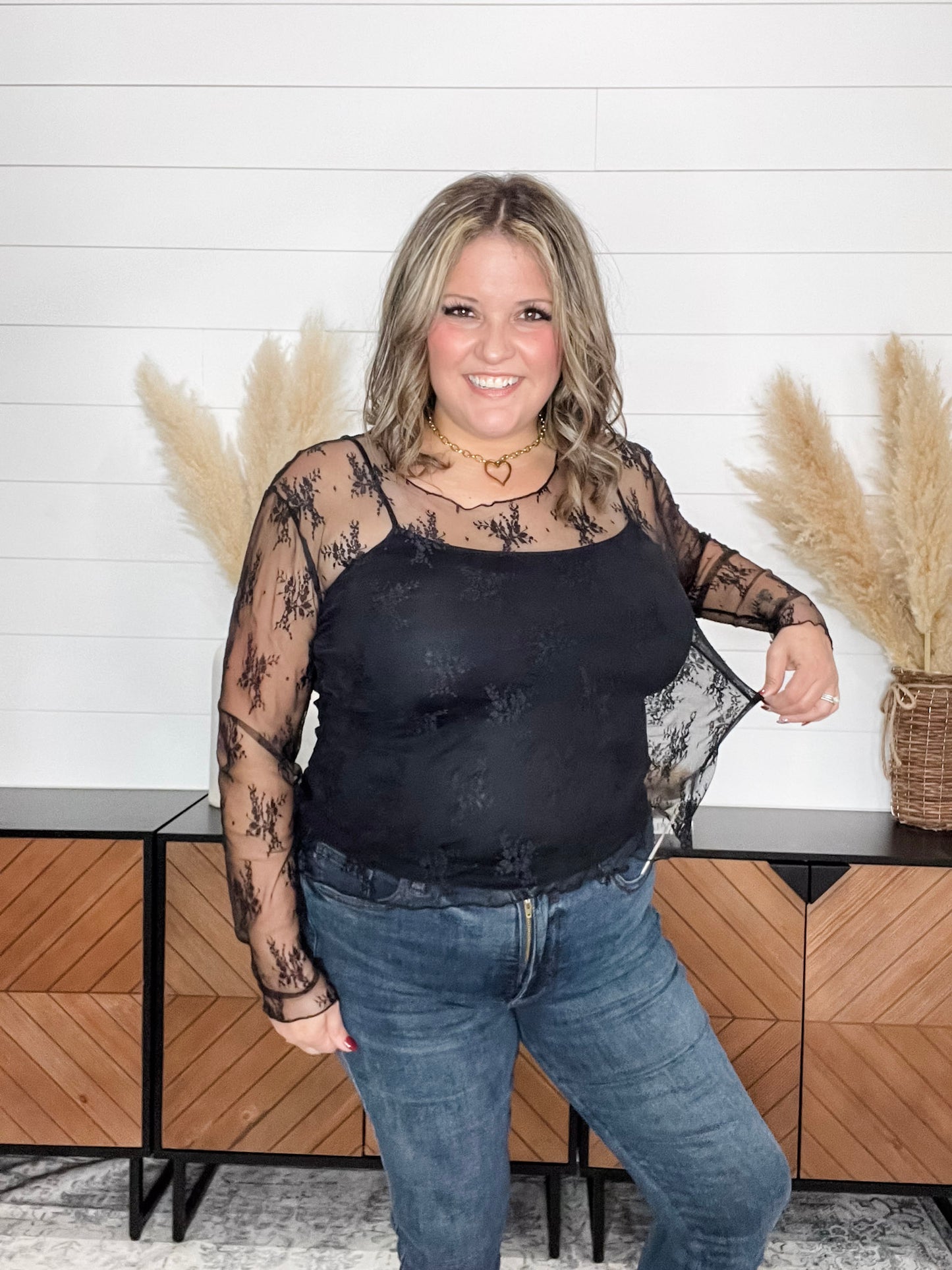 "Quarter" Long Sleeve Lace Top (Black)