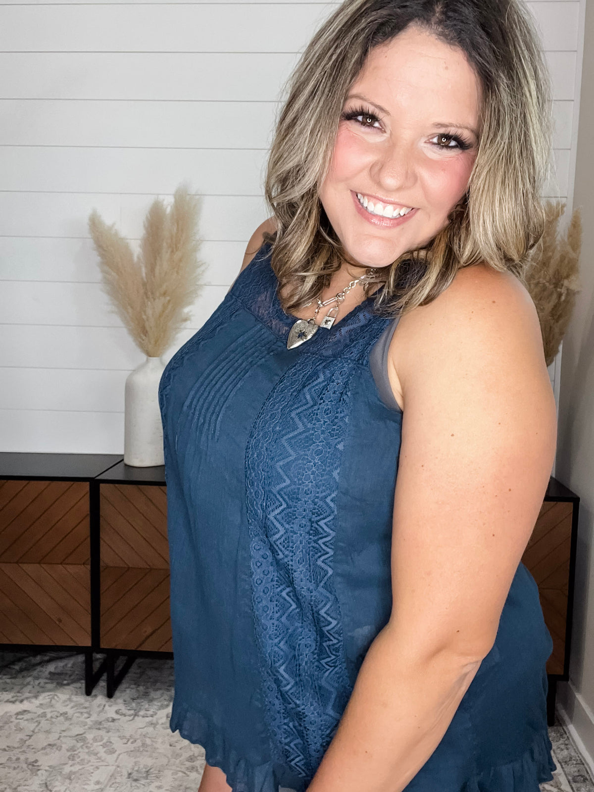 "Alaska" Lace Detail Tank