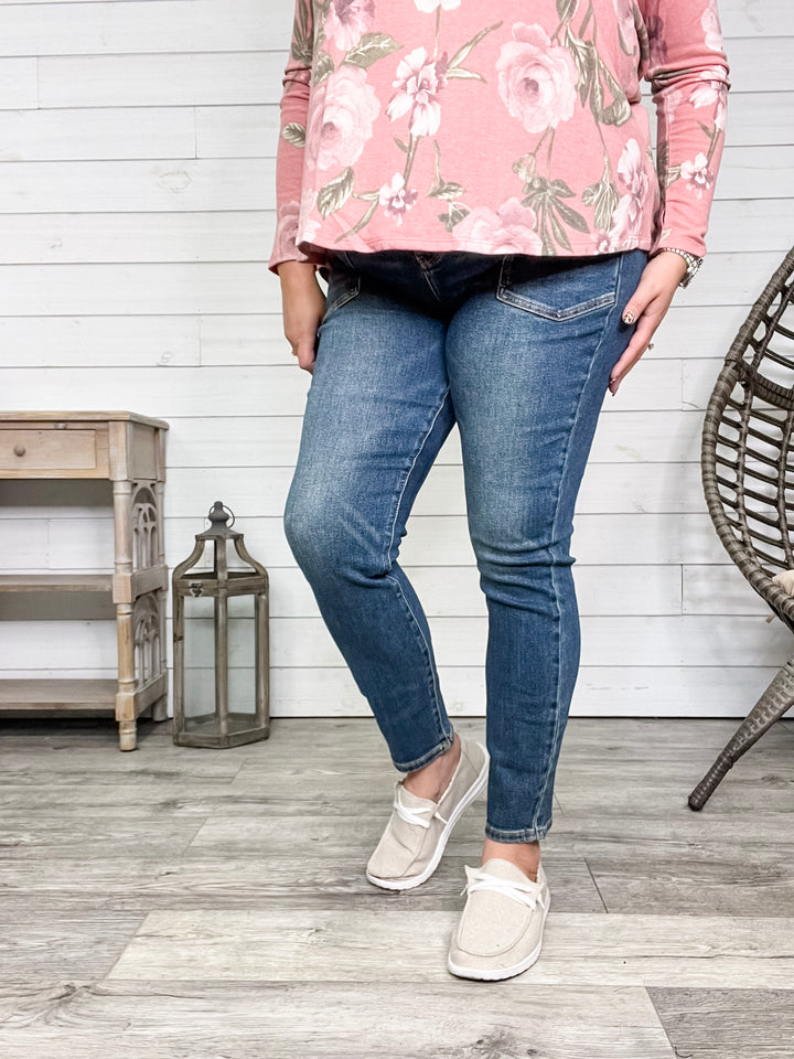 Judy Blue "Deep Thoughts" Relaxed Fit Deep Pockets