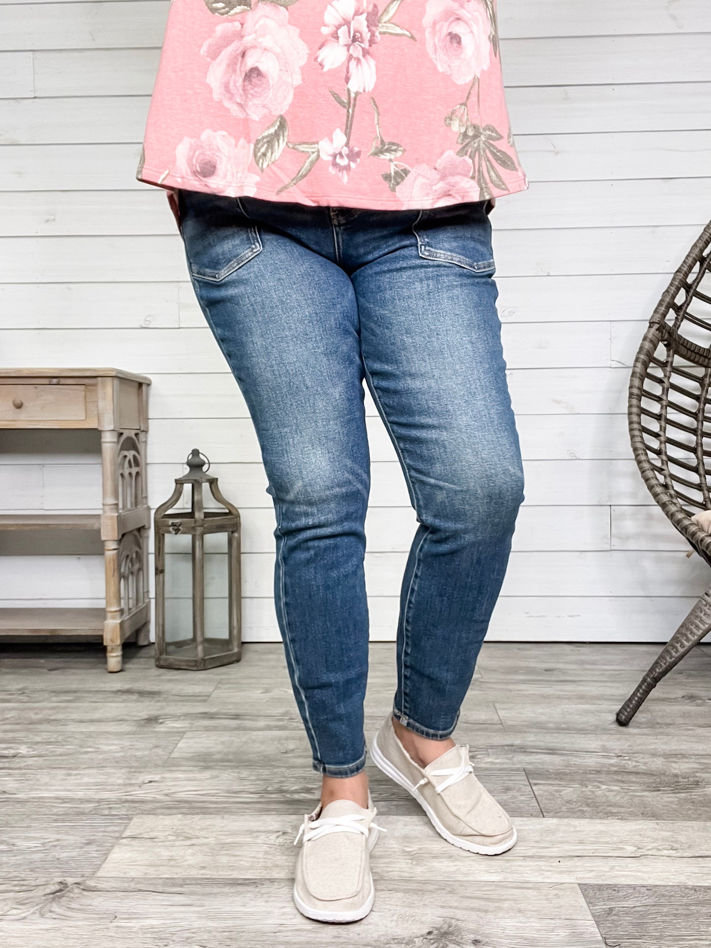 Judy Blue "Deep Thoughts" Relaxed Fit Deep Pockets