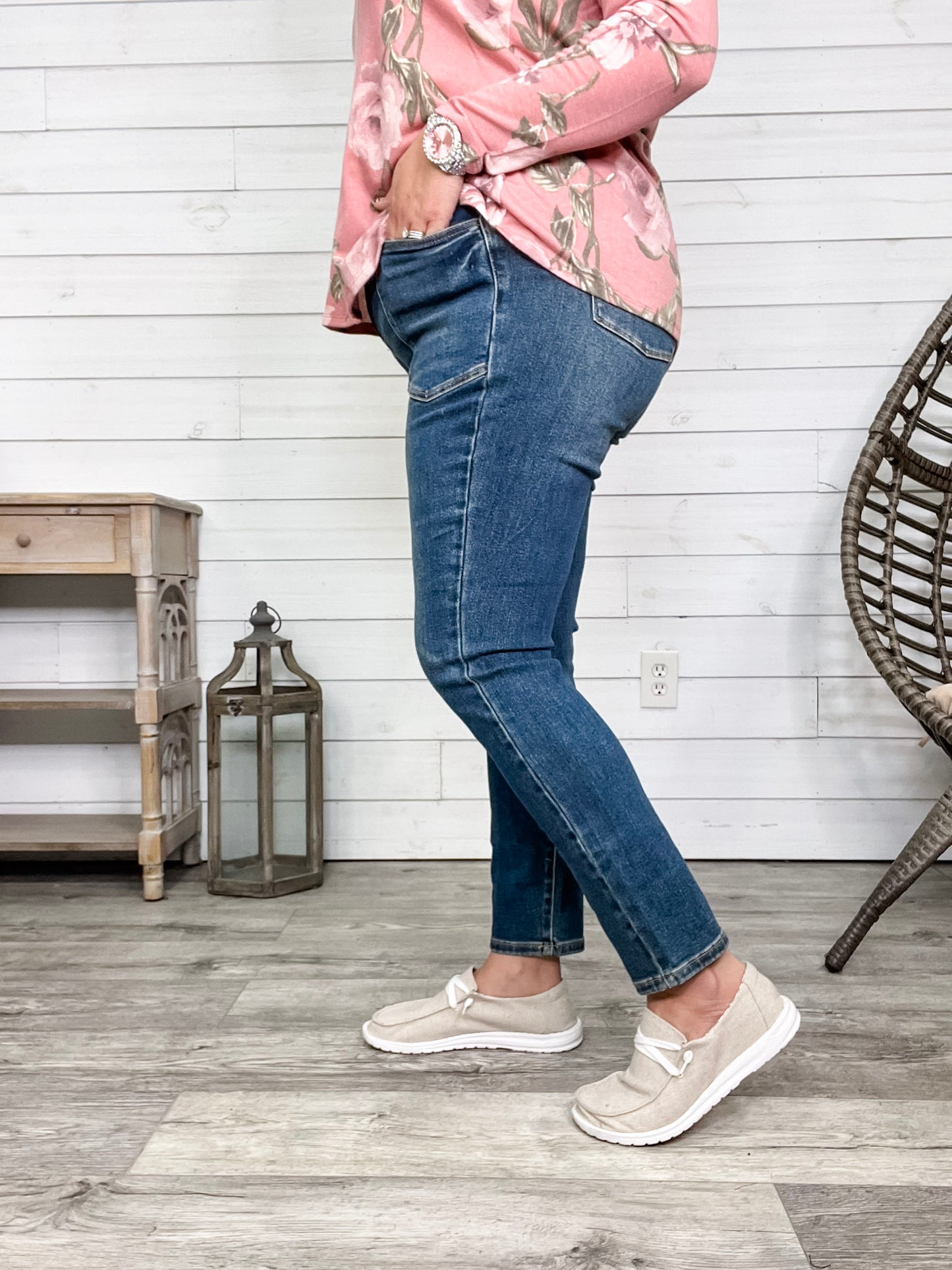 Judy Blue "Deep Thoughts" Relaxed Fit Deep Pockets