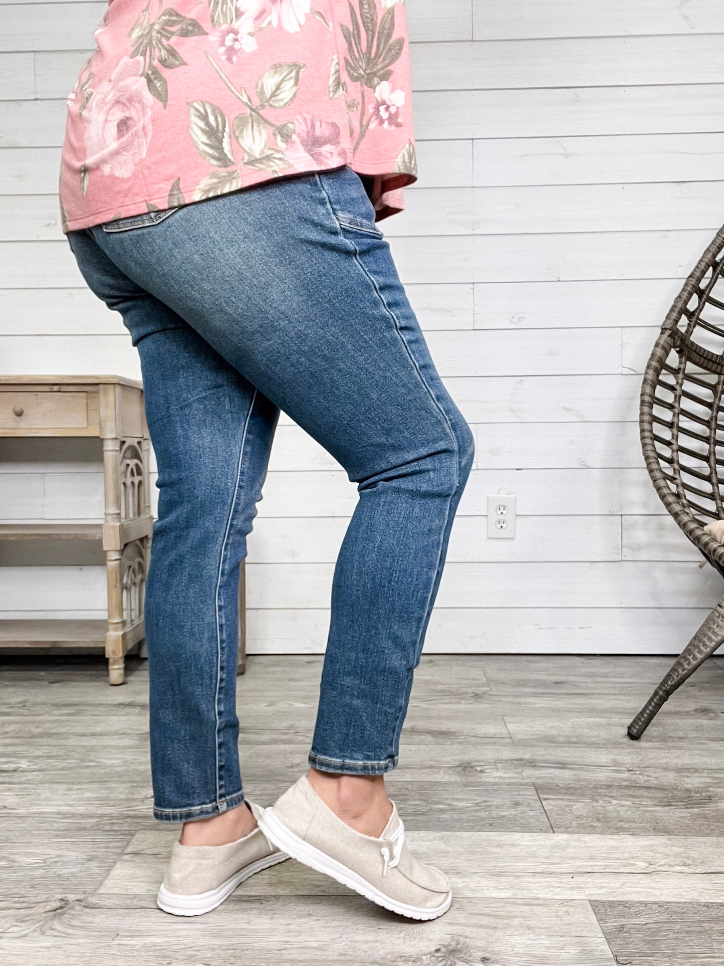 Judy Blue "Deep Thoughts" Relaxed Fit Deep Pockets