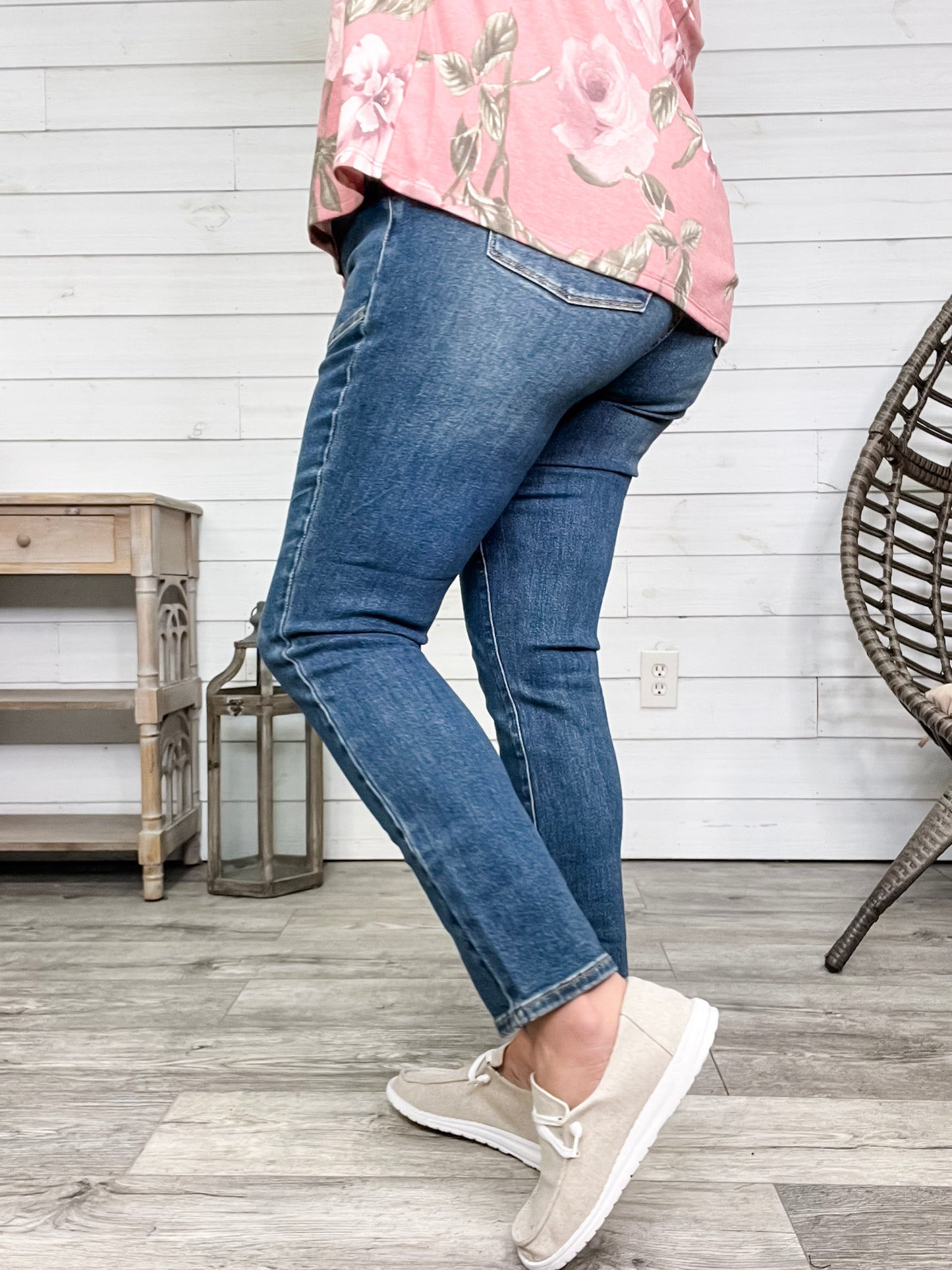 Judy Blue "Deep Thoughts" Relaxed Fit Deep Pockets