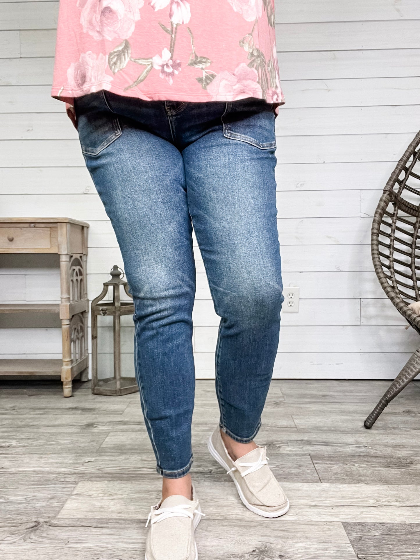 Judy Blue "Deep Thoughts" Relaxed Fit Deep Pockets