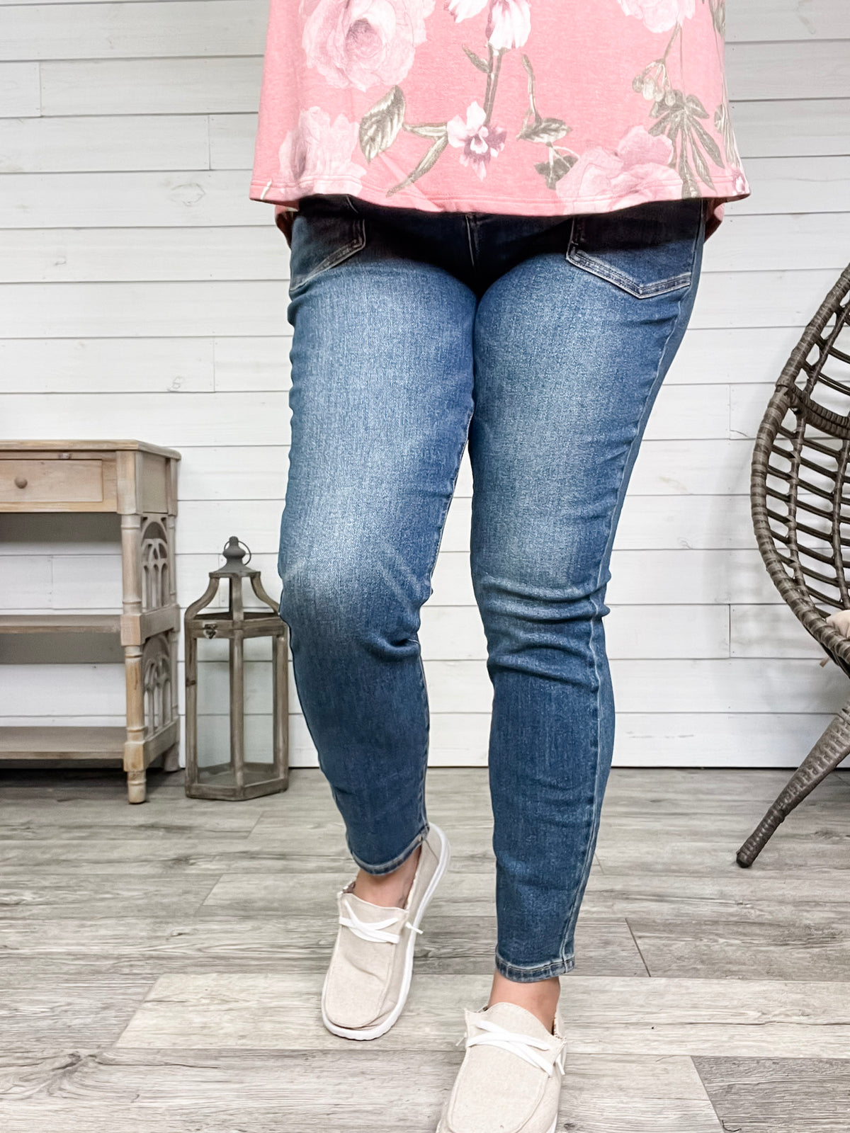 Judy Blue "Deep Thoughts" Relaxed Fit Deep Pockets