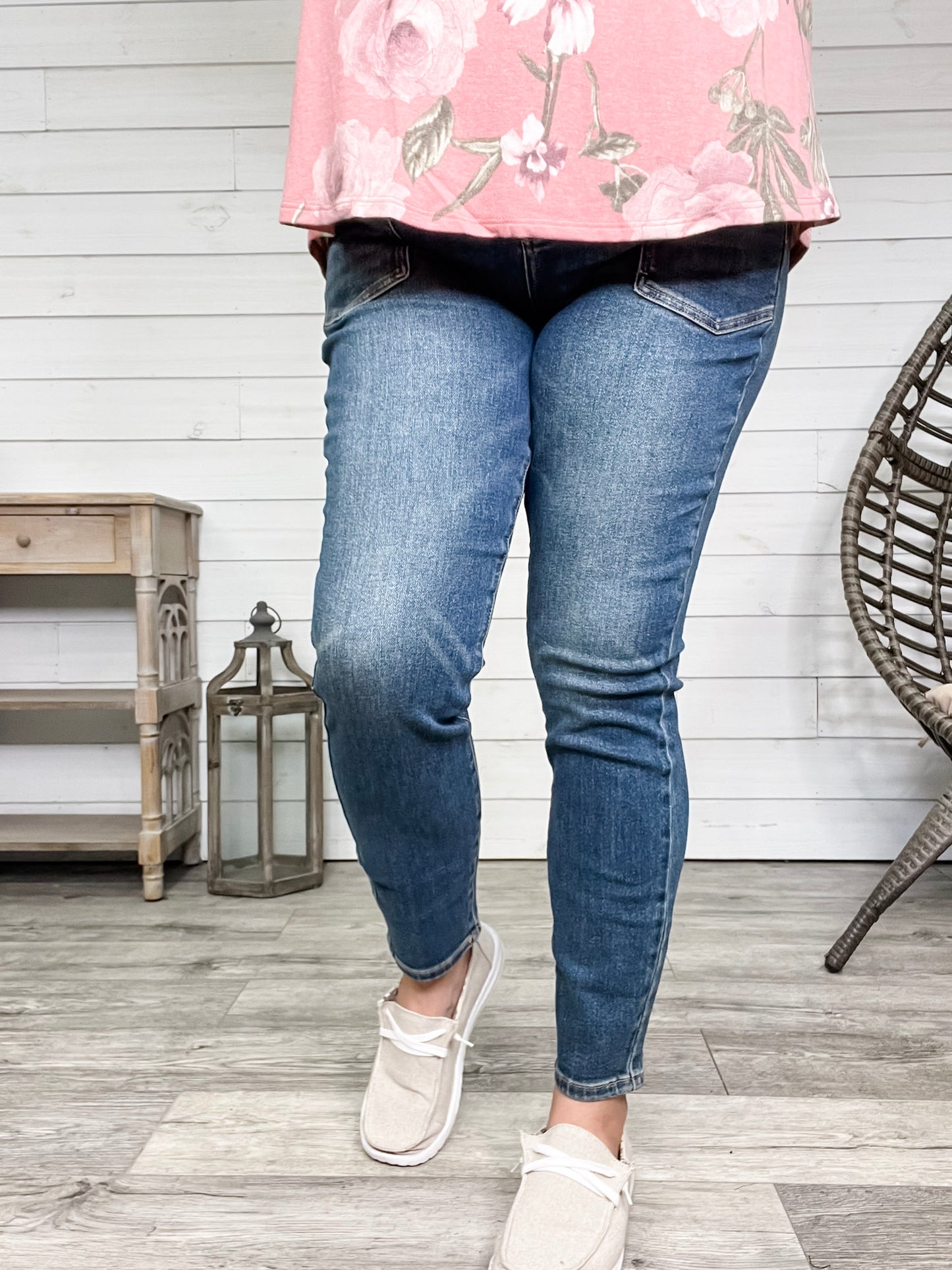 Judy Blue "Deep Thoughts" Relaxed Fit Deep Pockets
