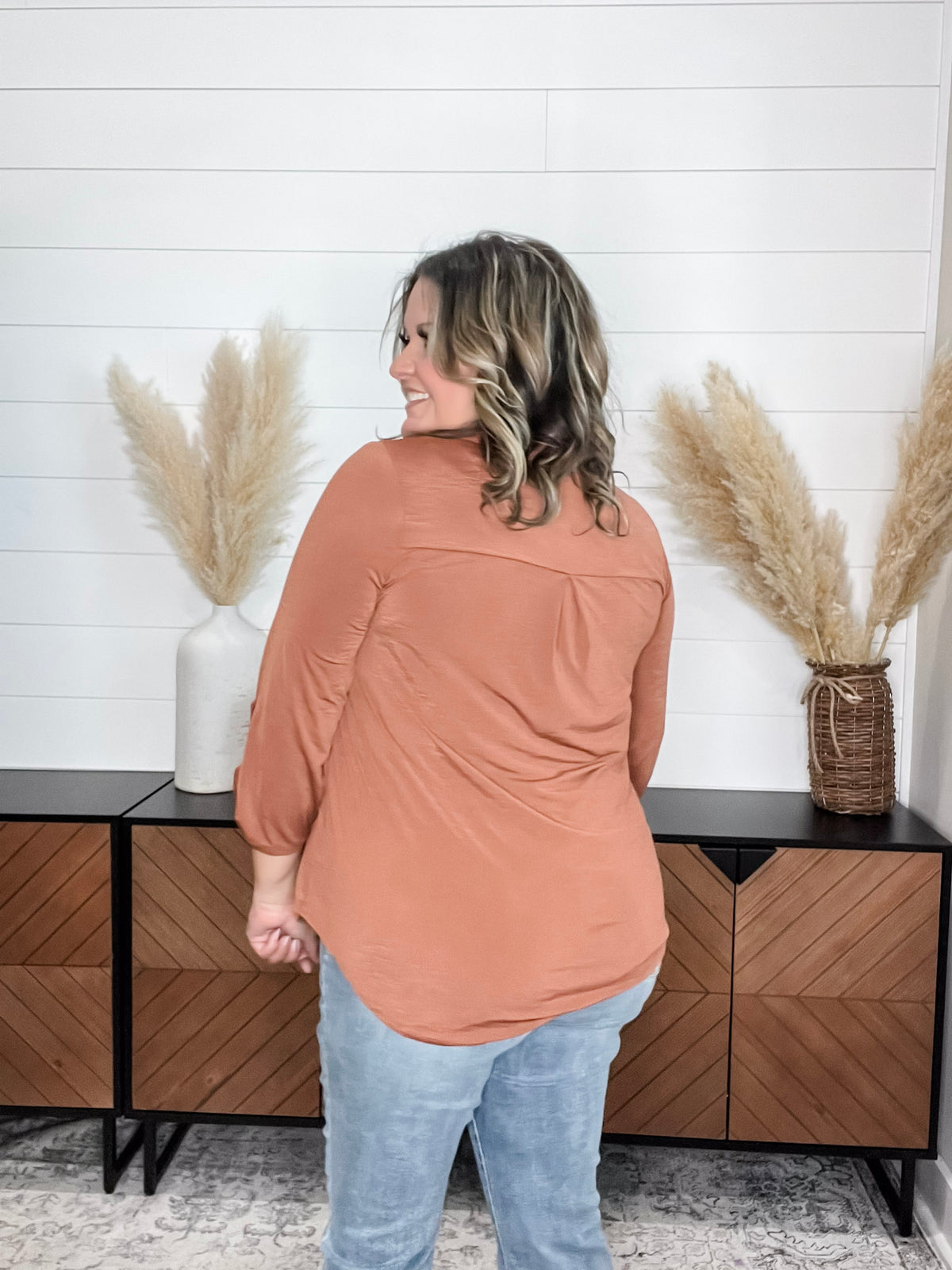 Dear Scarlett "Timeline" 3/4 Sleeve Split Neck (Rust)