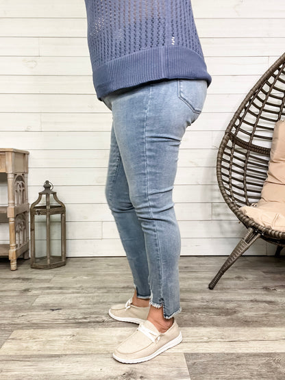 Judy Blue "BBL" Relaxed Leg Cool Jeans
