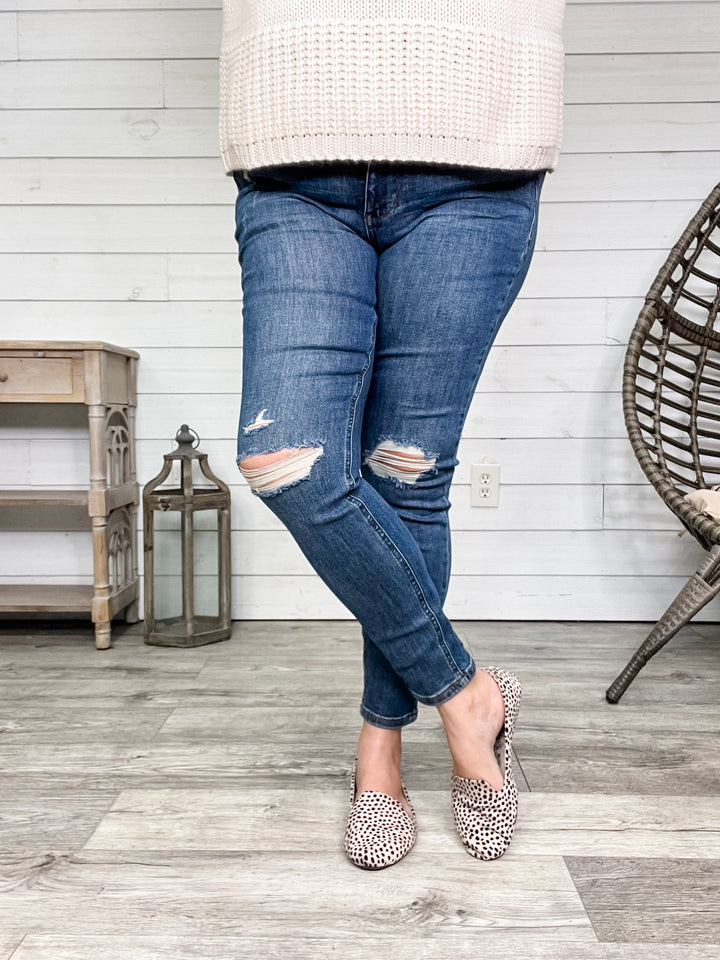 Judy Blue "Middle Man" Mid Rise Tummy Control Jeans