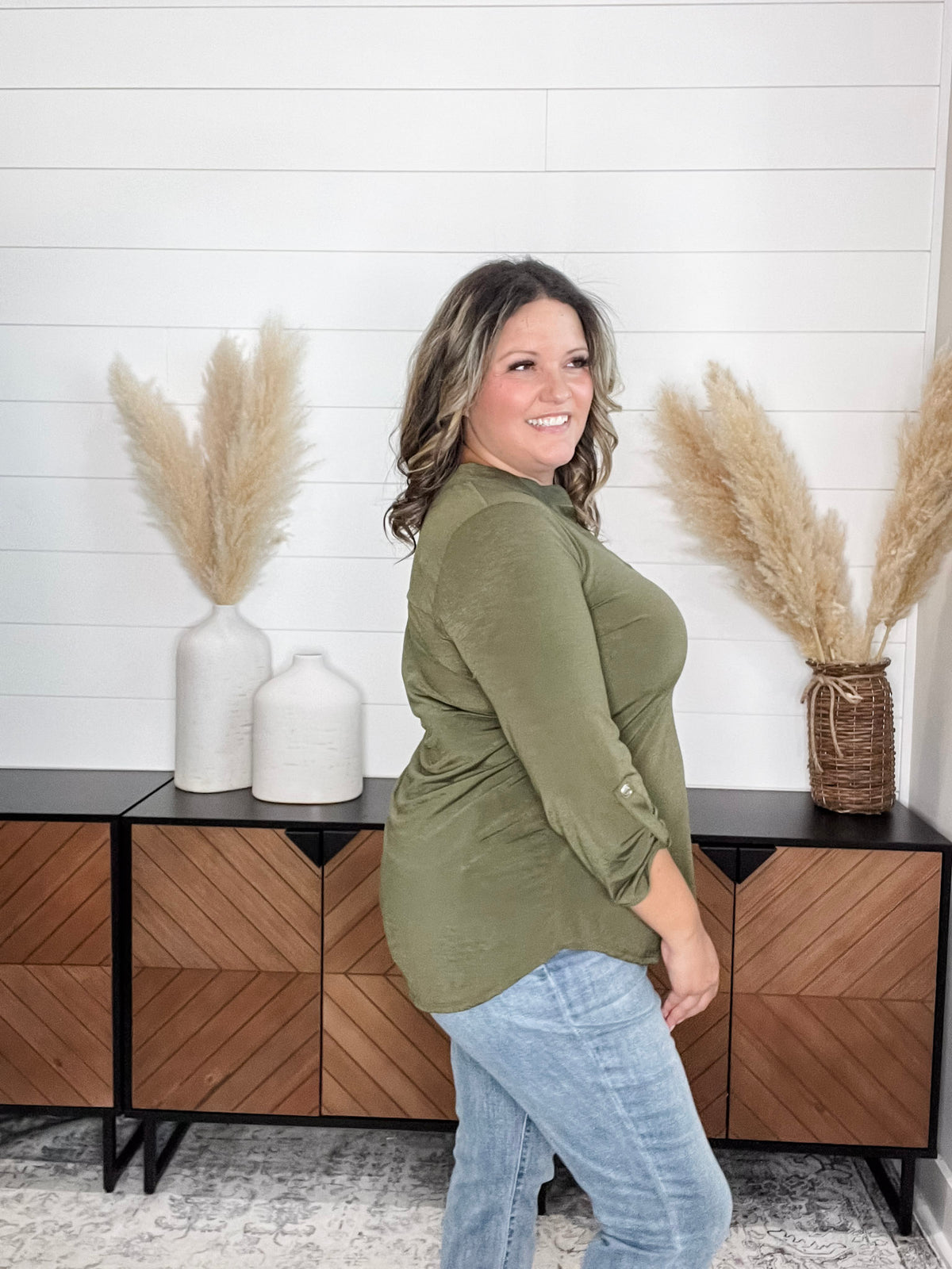 Dear Scarlett "Timeline" 3/4 Sleeve Split Neck (Olive)