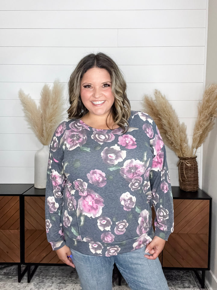 "Runaway" Floral Round Neck Weekender with Pockets