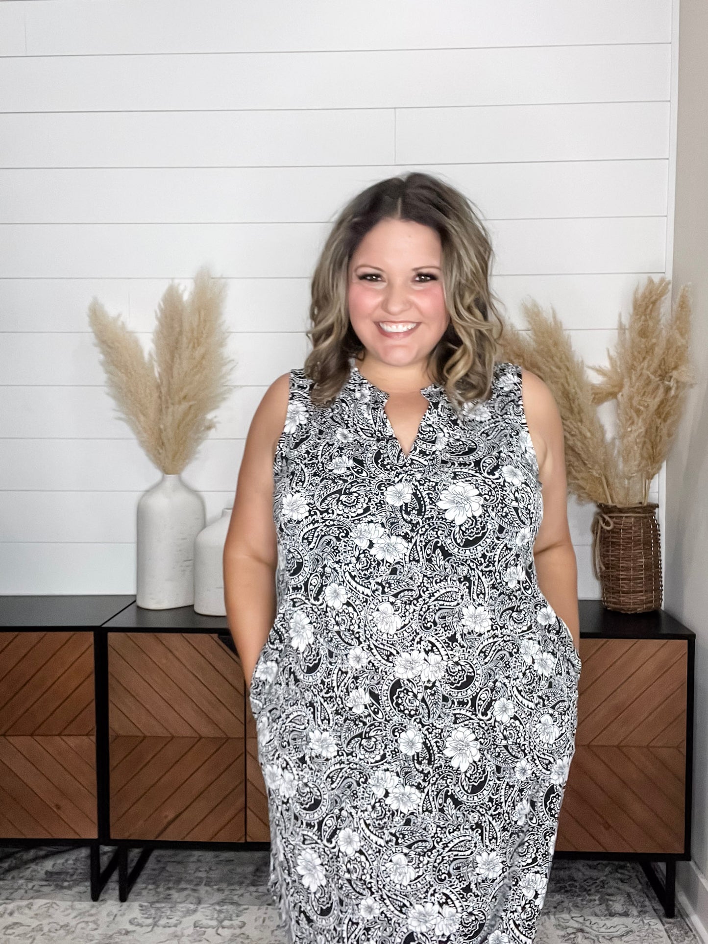 "Roseville" Sleeveless Split Neck Dress with Pockets