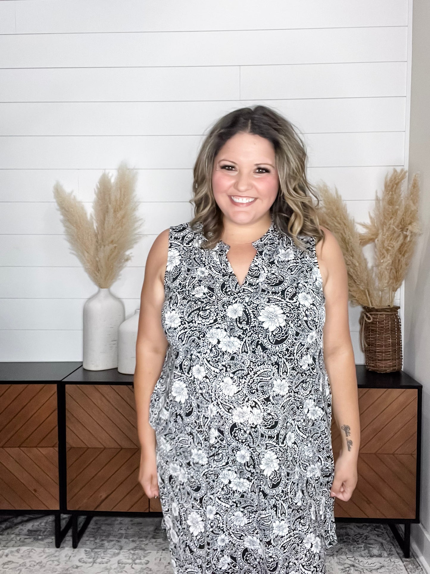 "Roseville" Sleeveless Split Neck Dress with Pockets