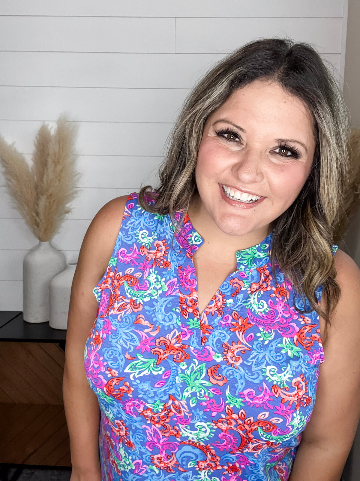 Dear Scarlett "Aberdeen" Sleeveless Split Neck
