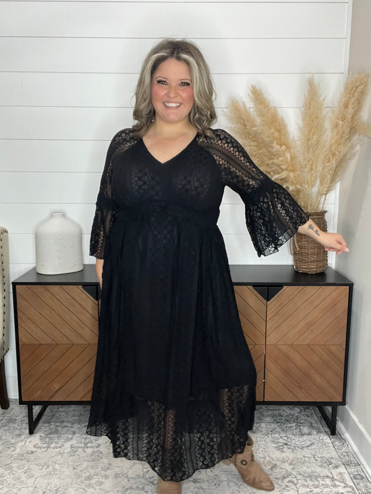 "Country In The Park" Long Sleeve V Neck Lace Dress (Black)