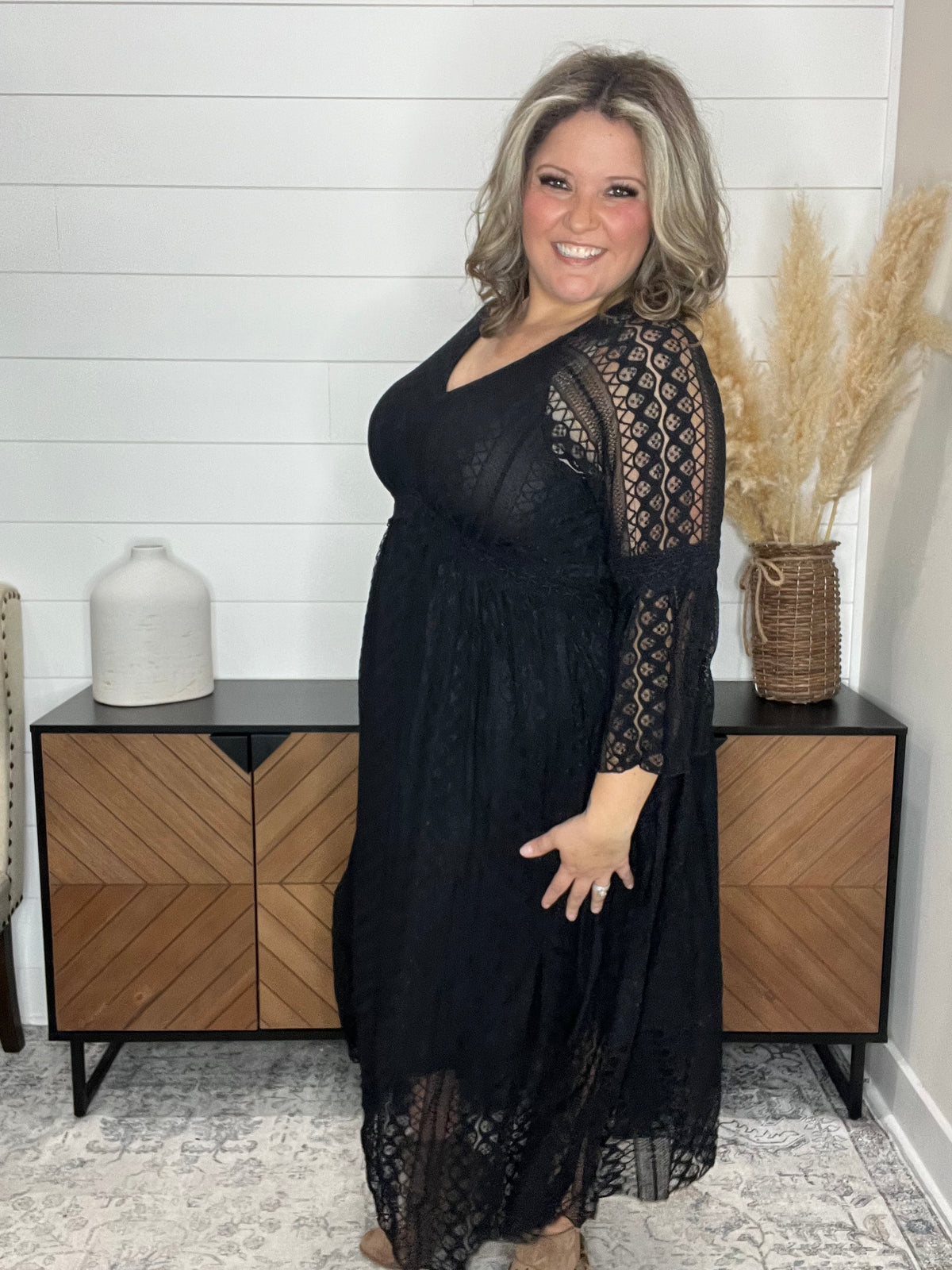 "Country In The Park" Long Sleeve V Neck Lace Dress (Black)
