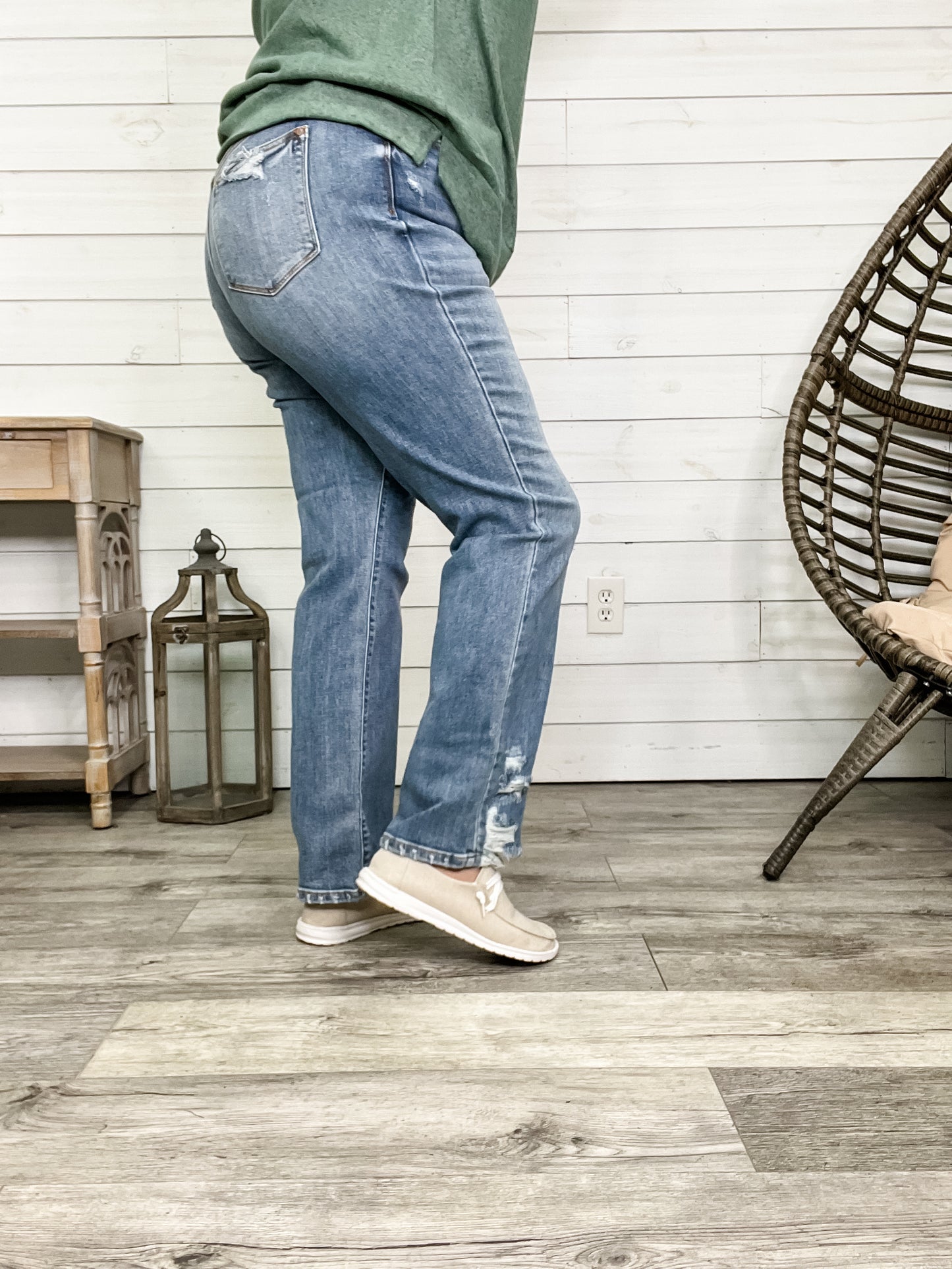 Judy Blue "Dizzy" Distressed Straight Leg