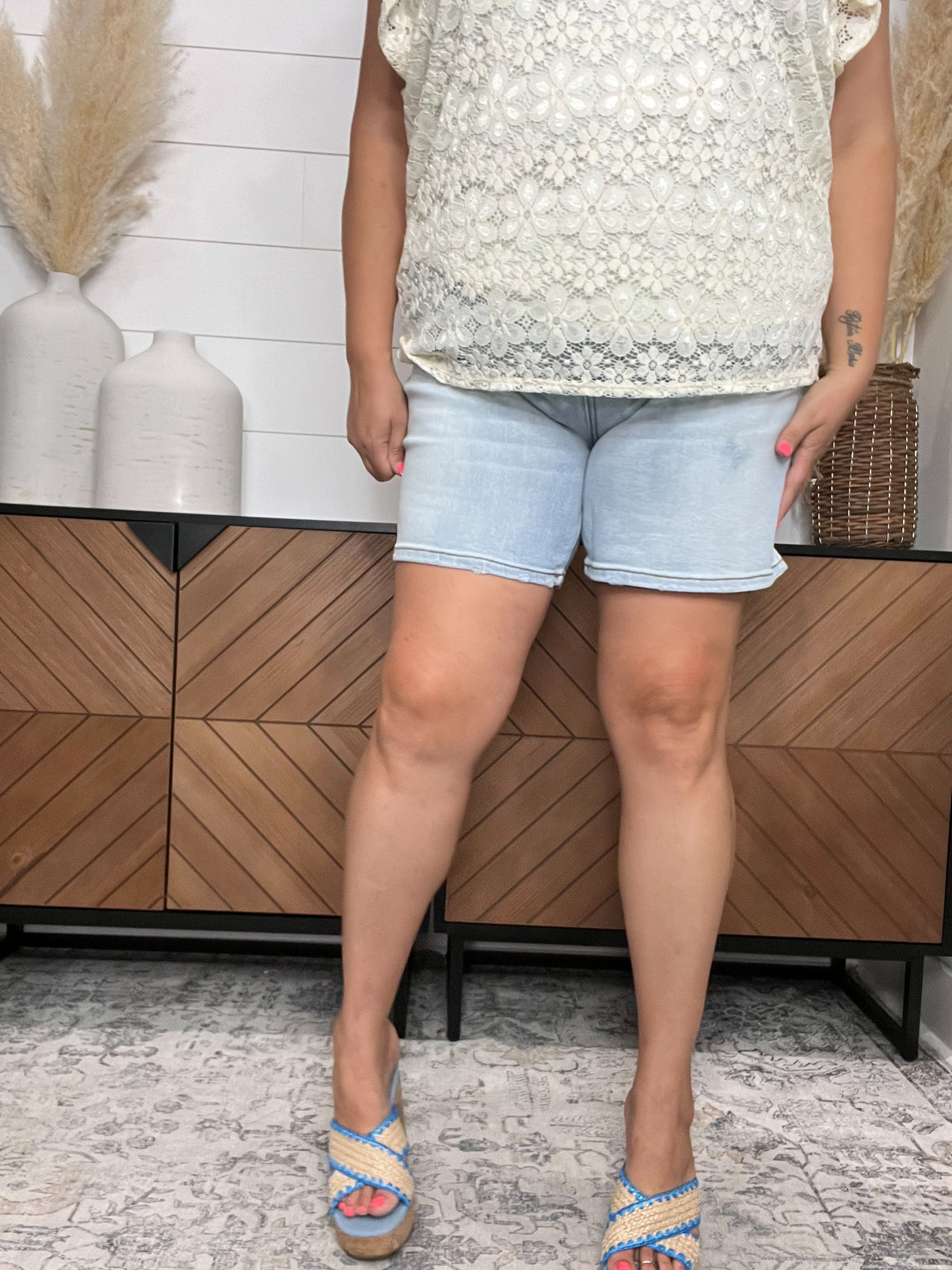 Judy Blue 2 Button Mid Thigh Dad Shorts